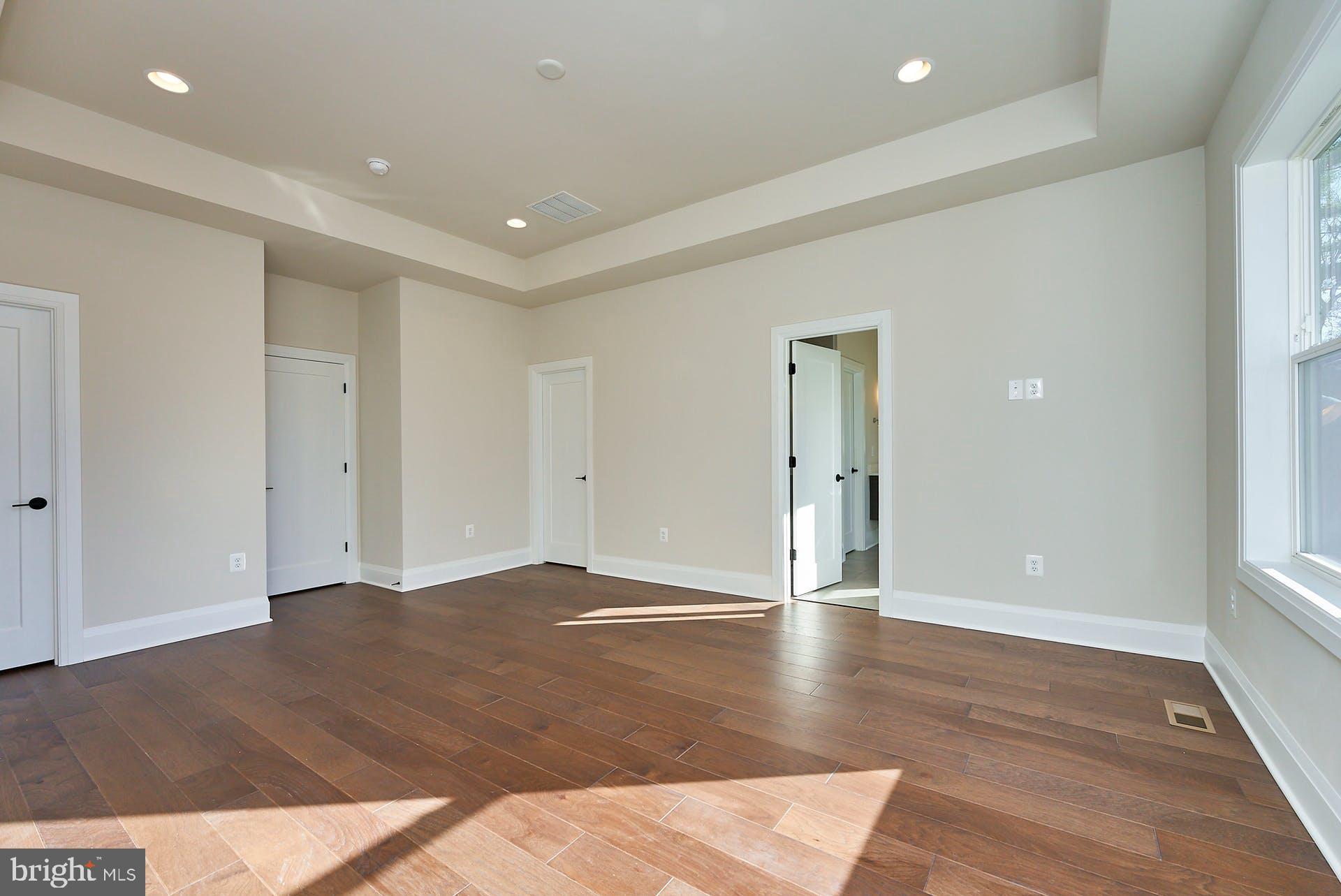 BEVERLY MANOR - Residential Lease