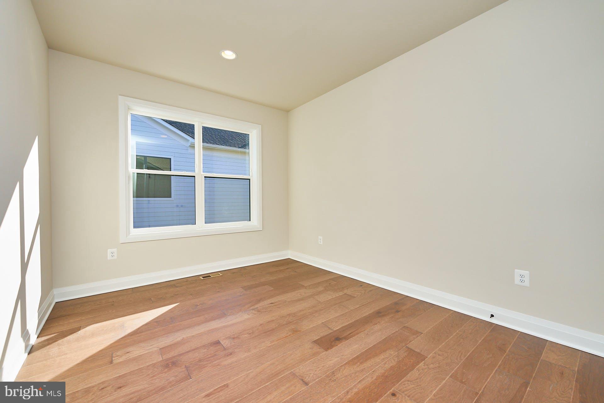 BEVERLY MANOR - Residential Lease