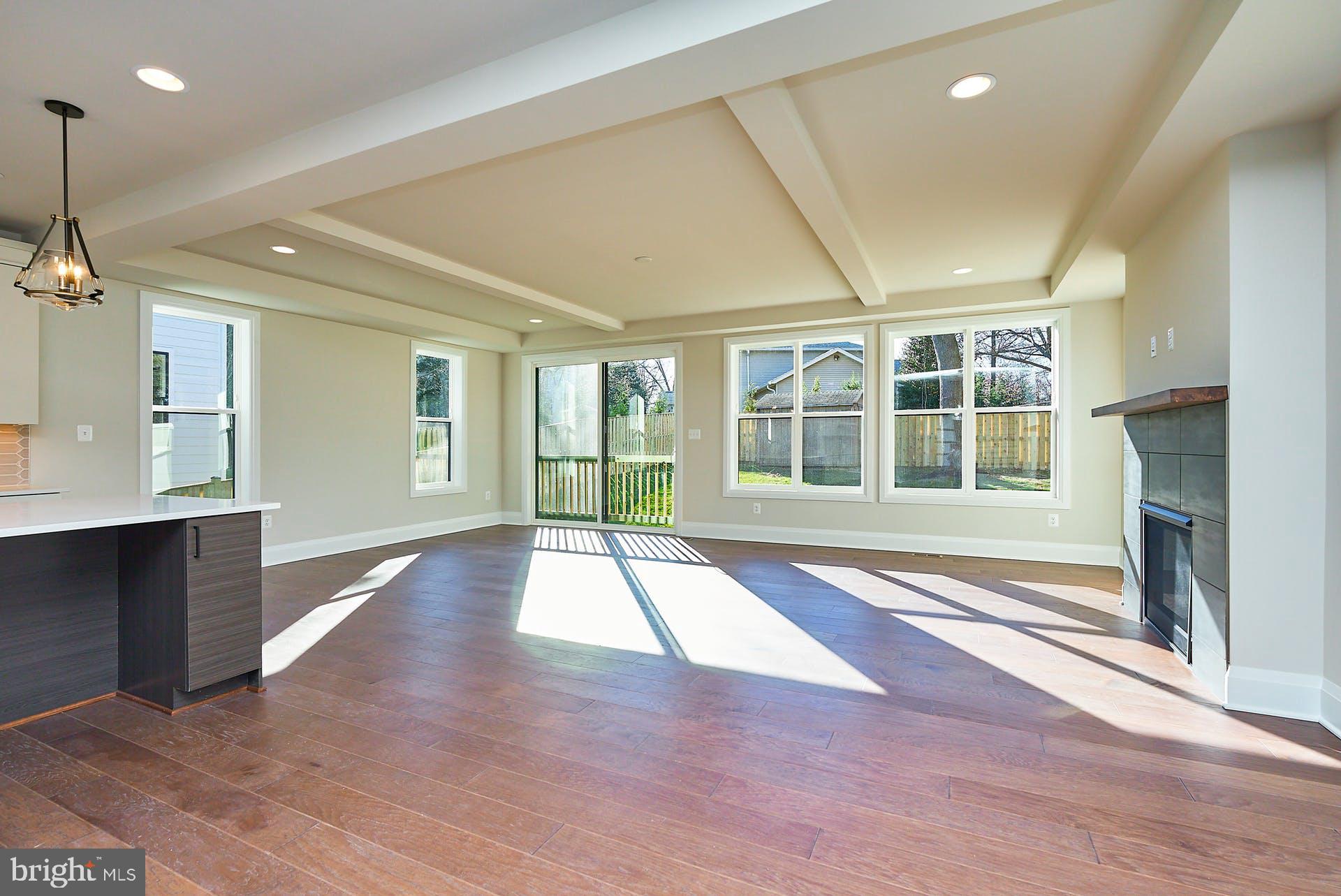 BEVERLY MANOR - Residential Lease