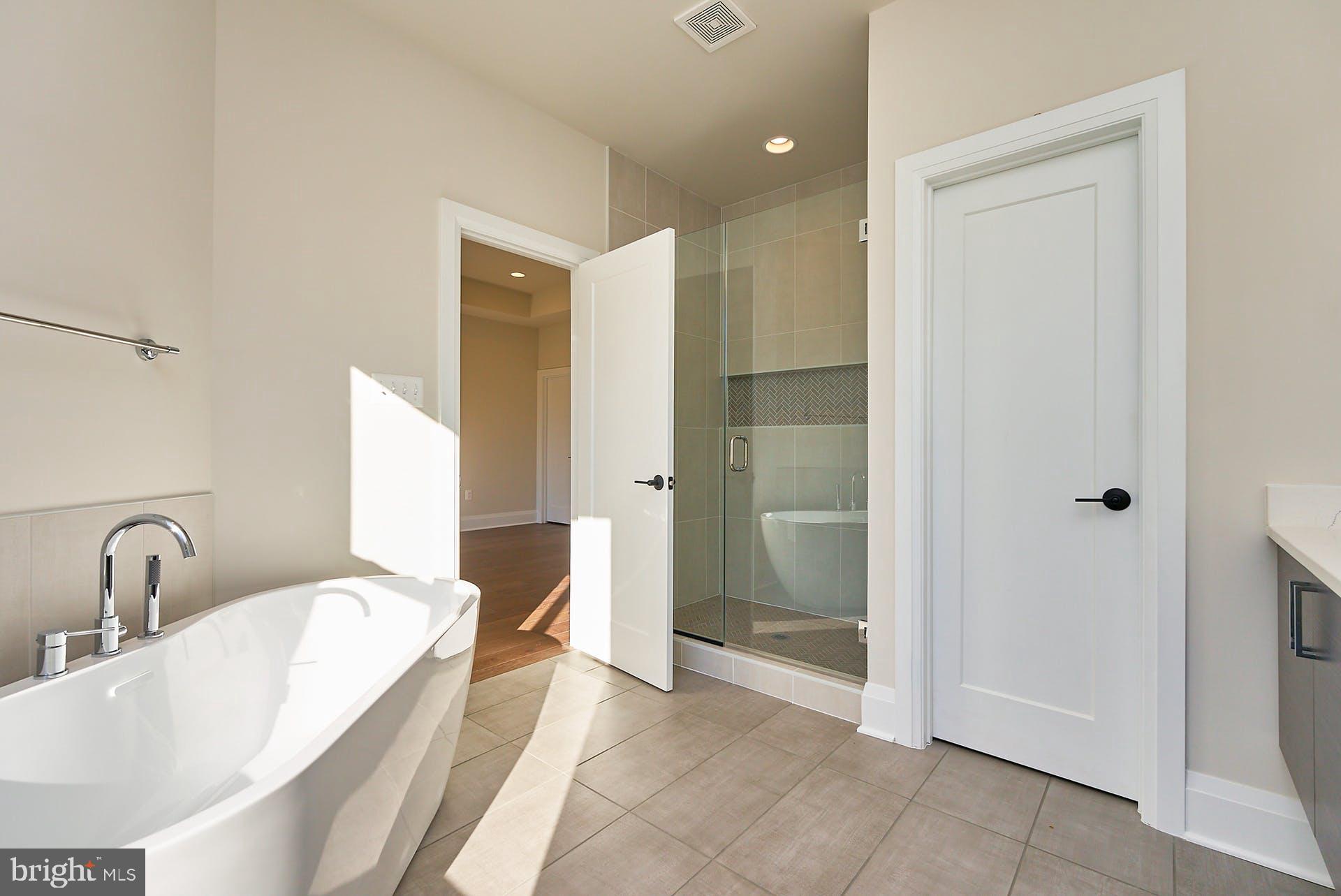 BEVERLY MANOR - Residential Lease