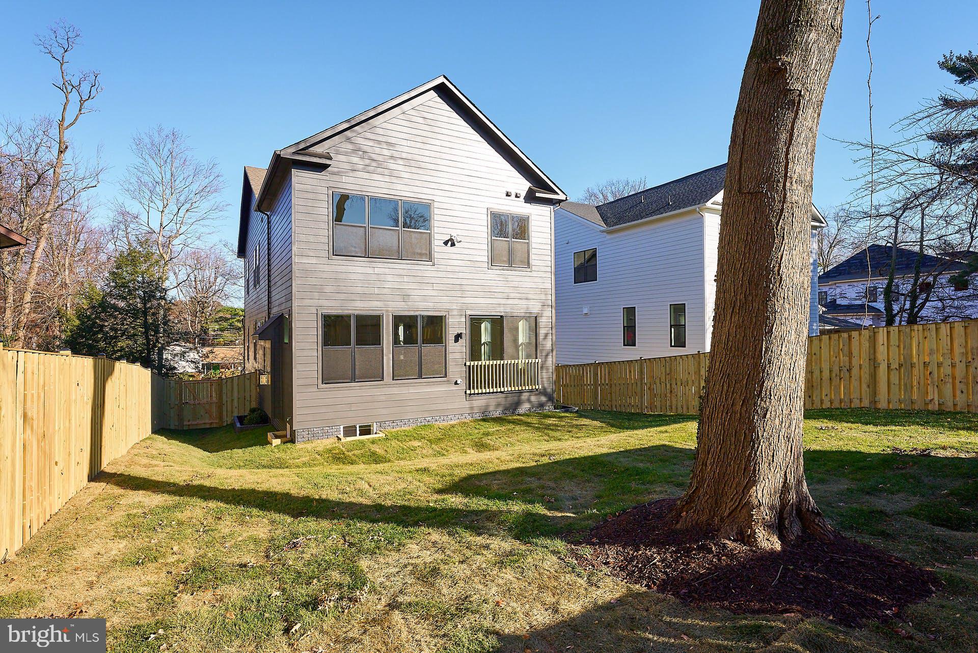 BEVERLY MANOR - Residential Lease