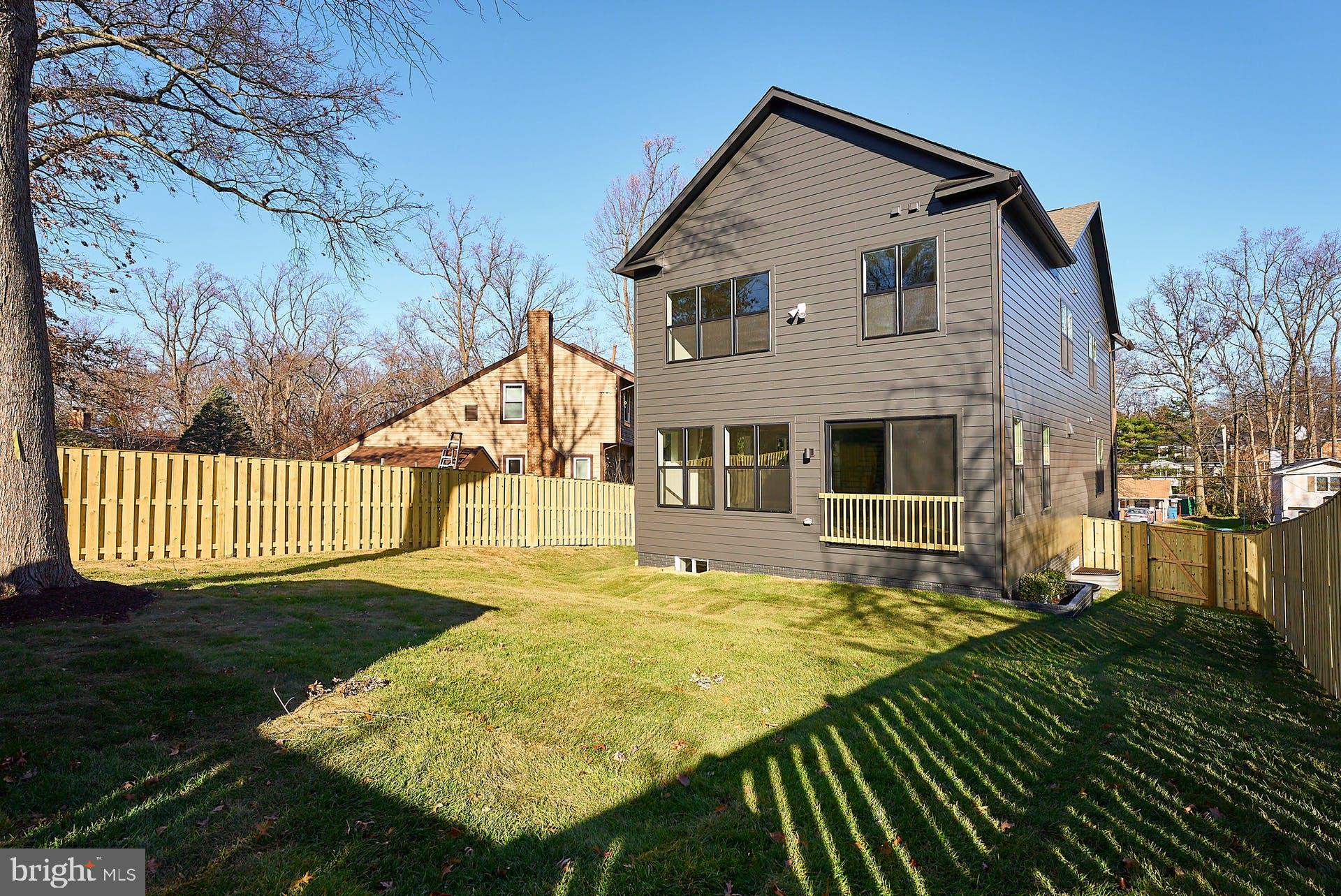 BEVERLY MANOR - Residential Lease