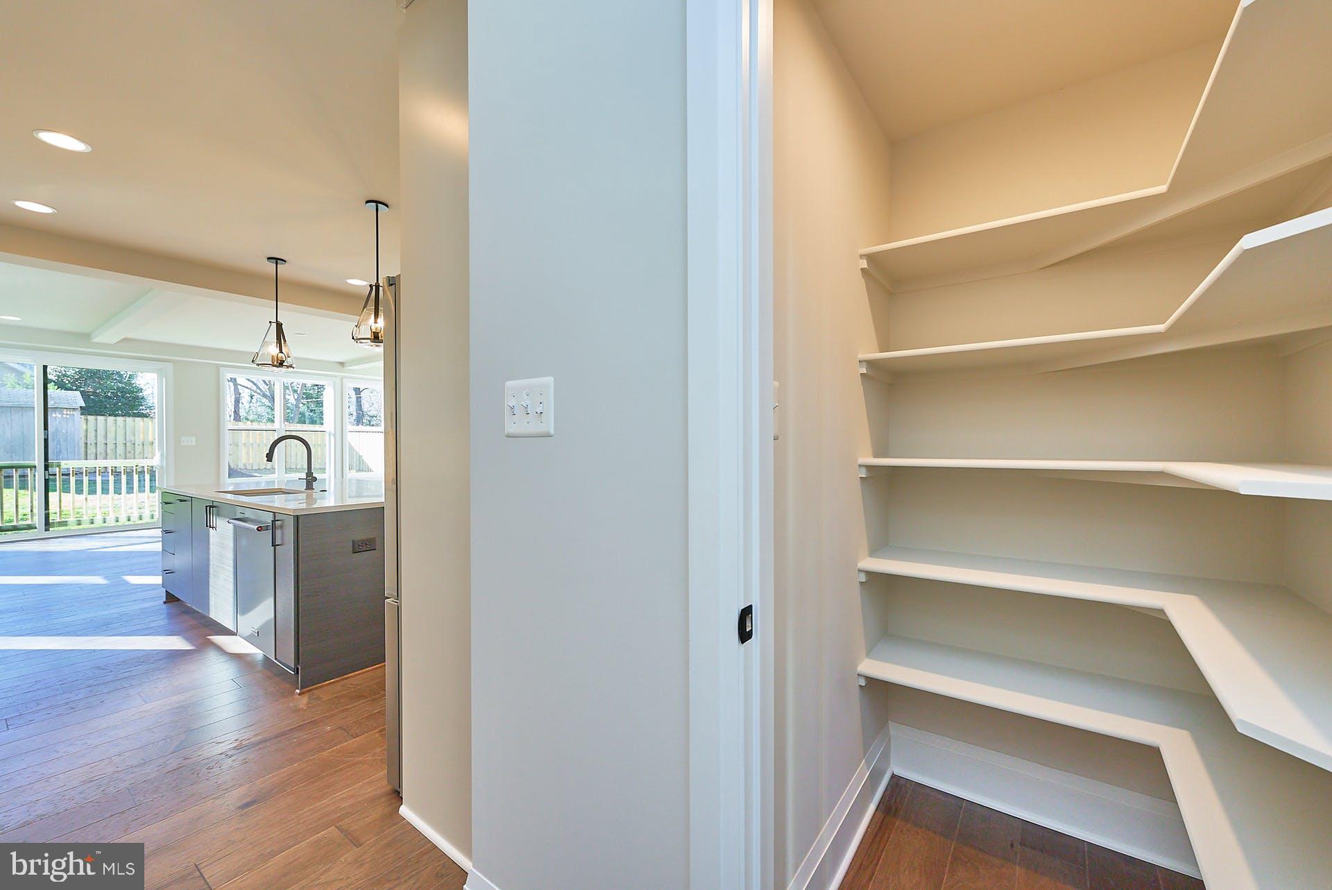 BEVERLY MANOR - Residential Lease