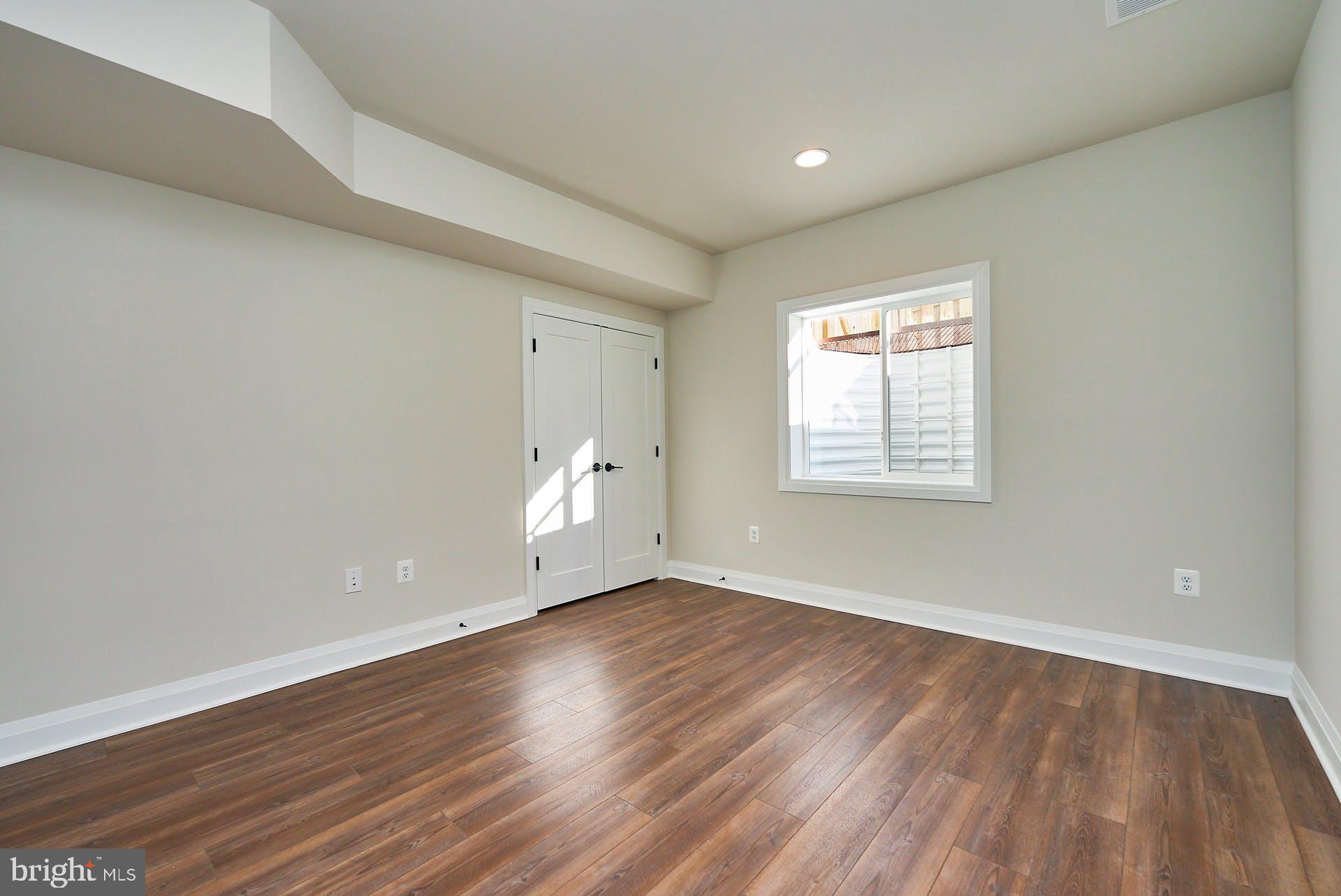 BEVERLY MANOR - Residential Lease