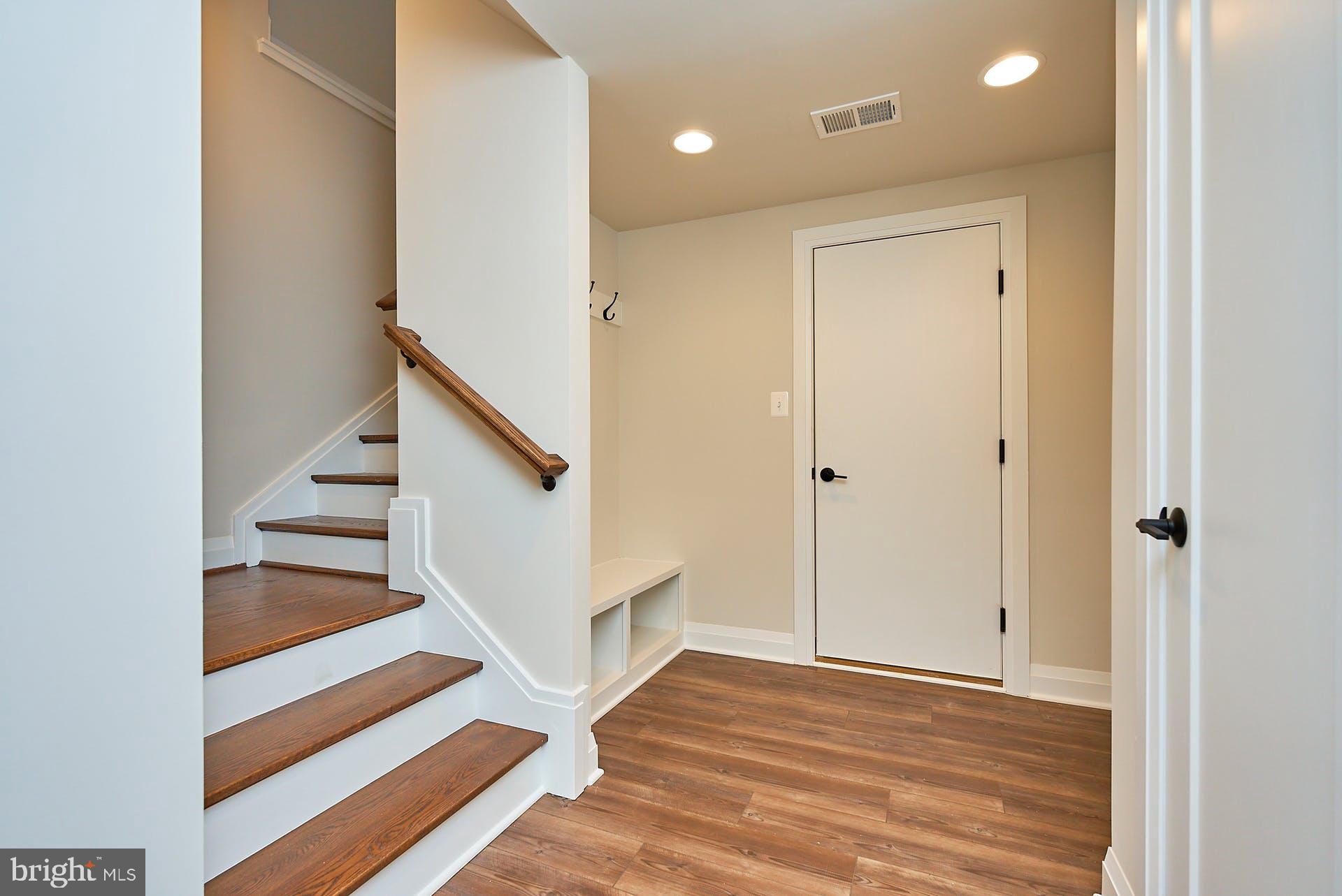 BEVERLY MANOR - Residential Lease