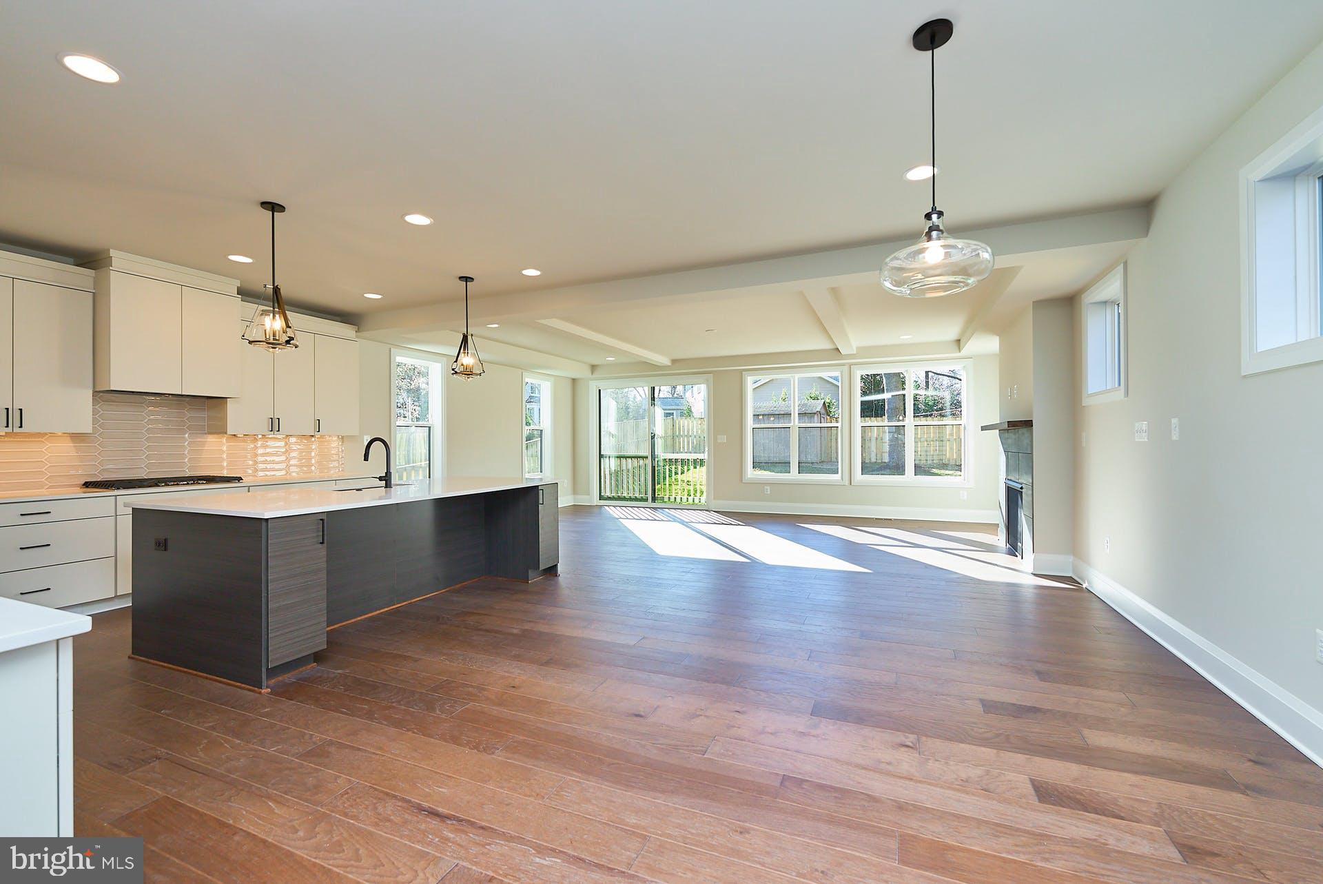 BEVERLY MANOR - Residential Lease