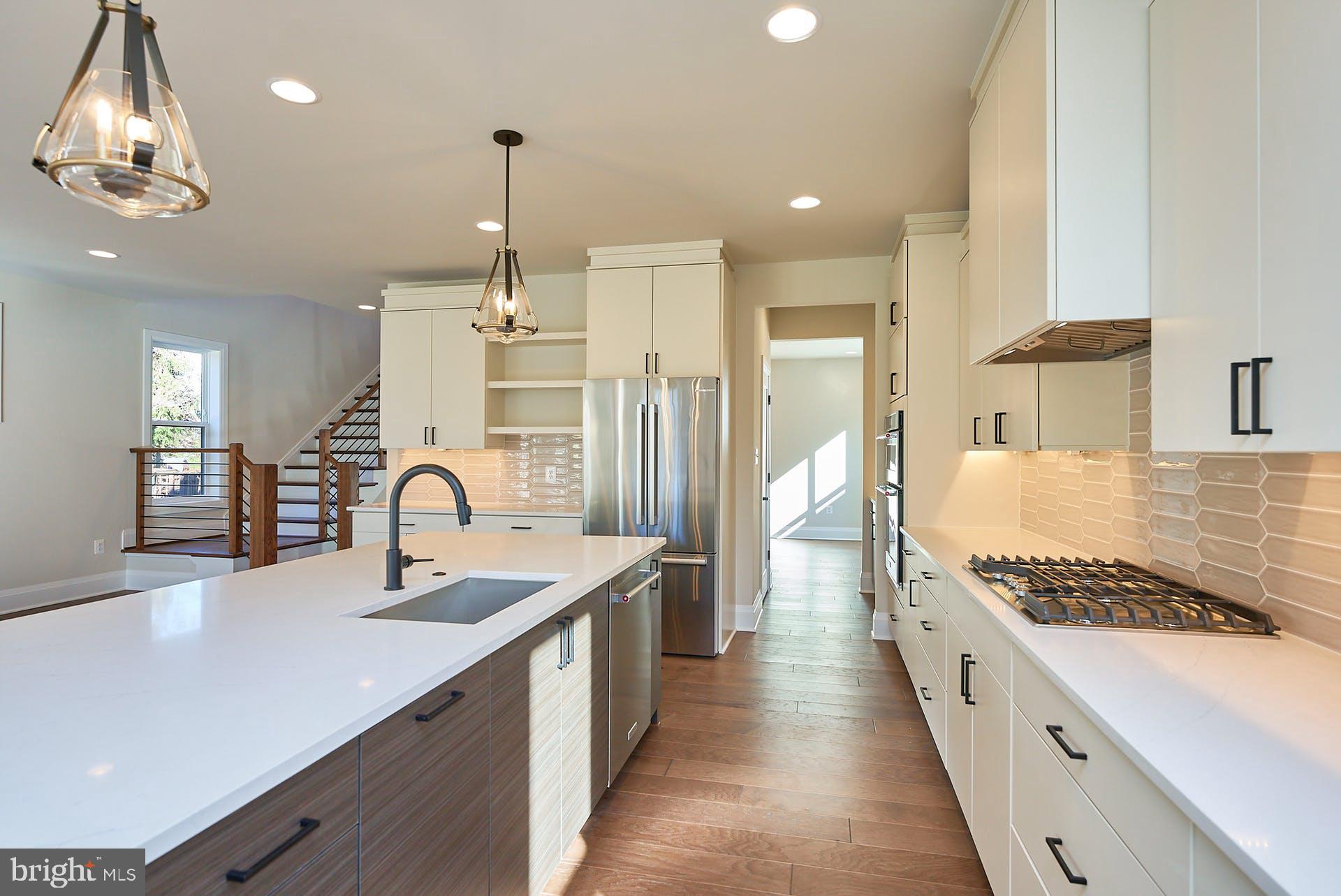 BEVERLY MANOR - Residential Lease