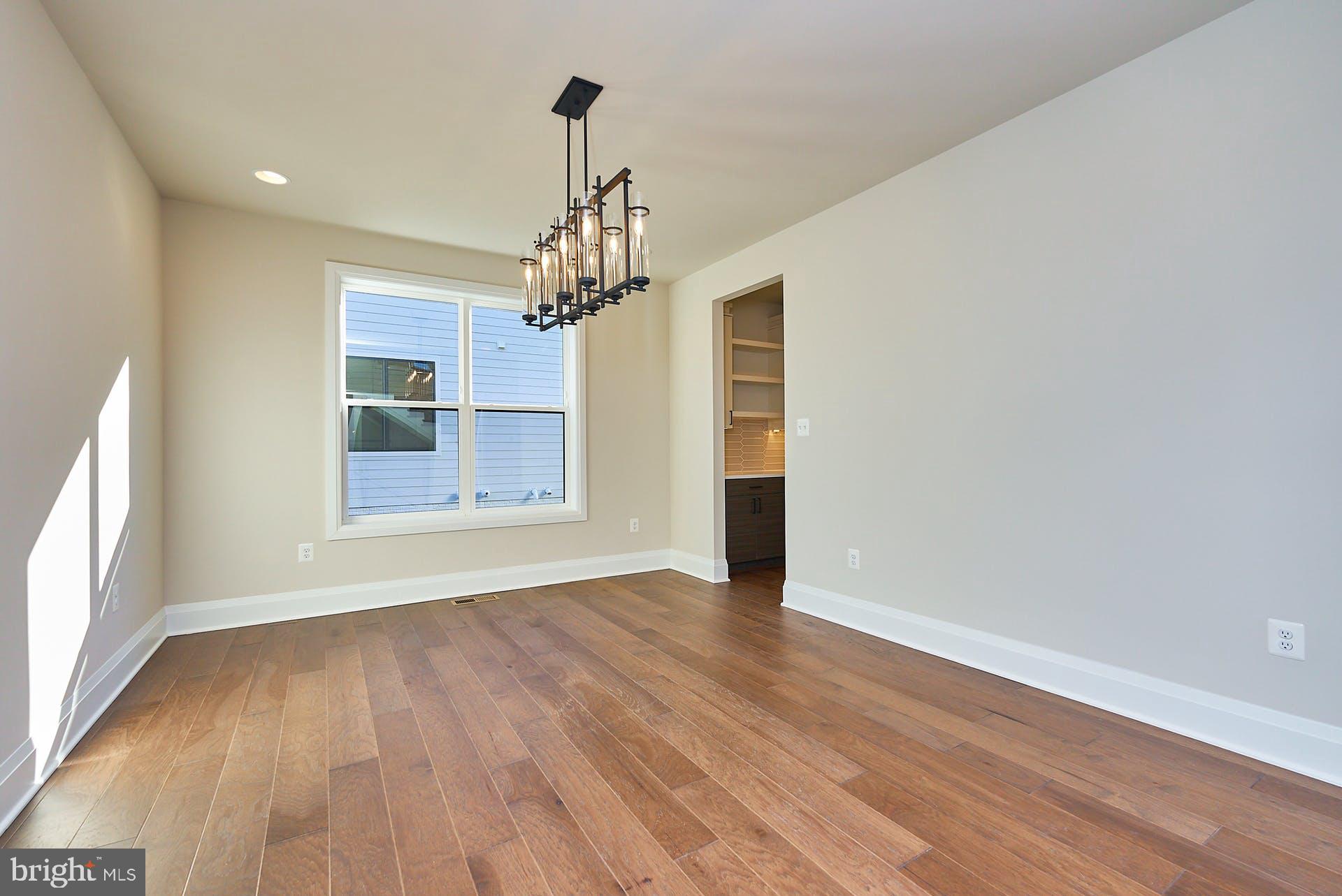 BEVERLY MANOR - Residential Lease