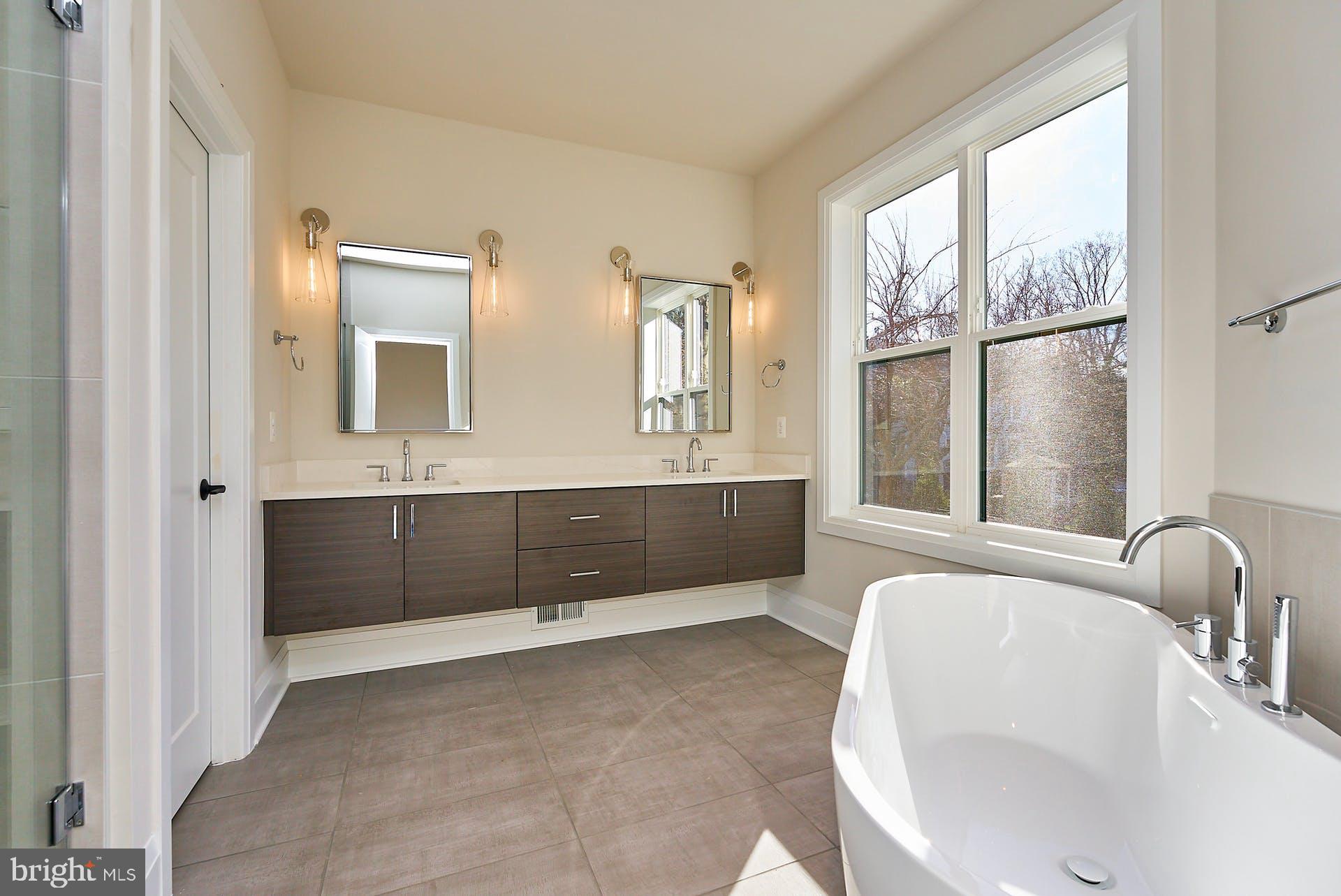 BEVERLY MANOR - Residential Lease