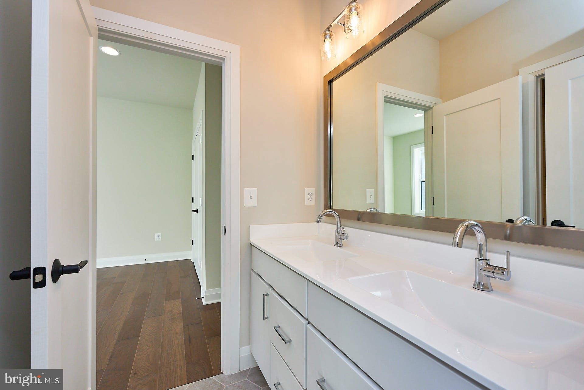 BEVERLY MANOR - Residential Lease