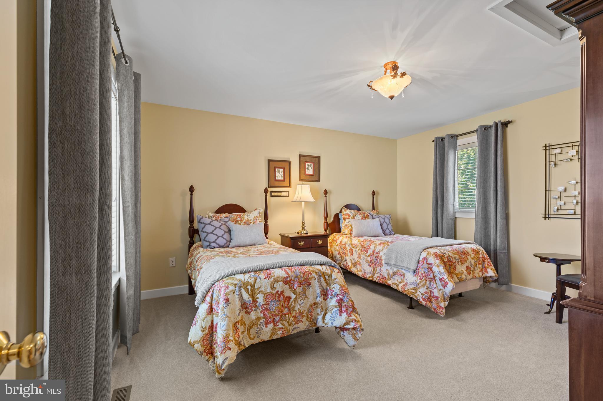 LAUXMONT FARMS - Residential