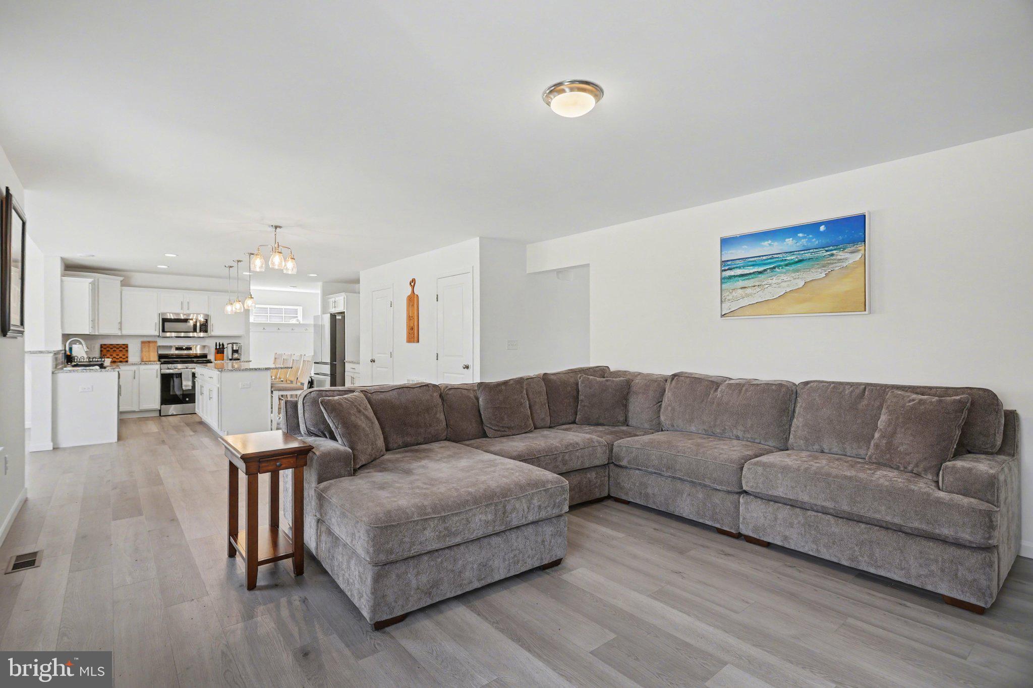 THE SEASONS - Residential