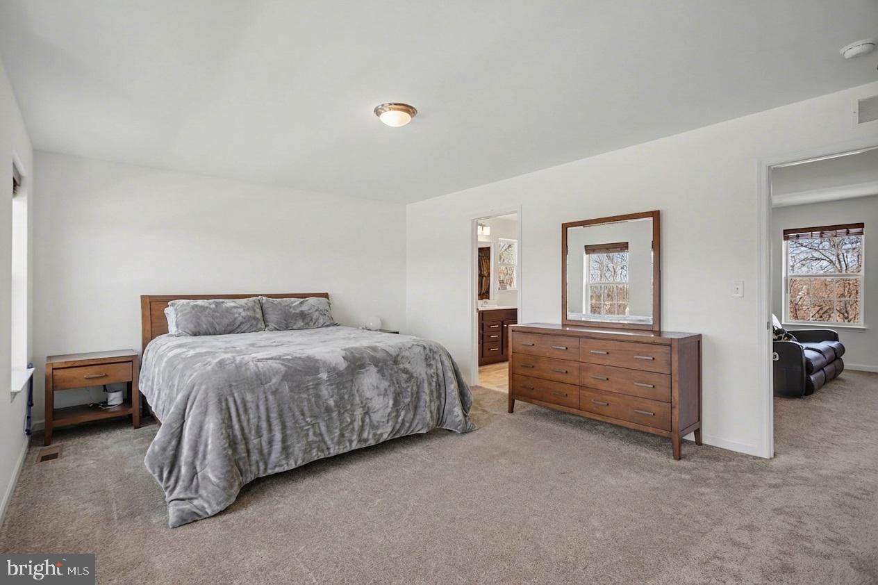 THE SEASONS - Residential