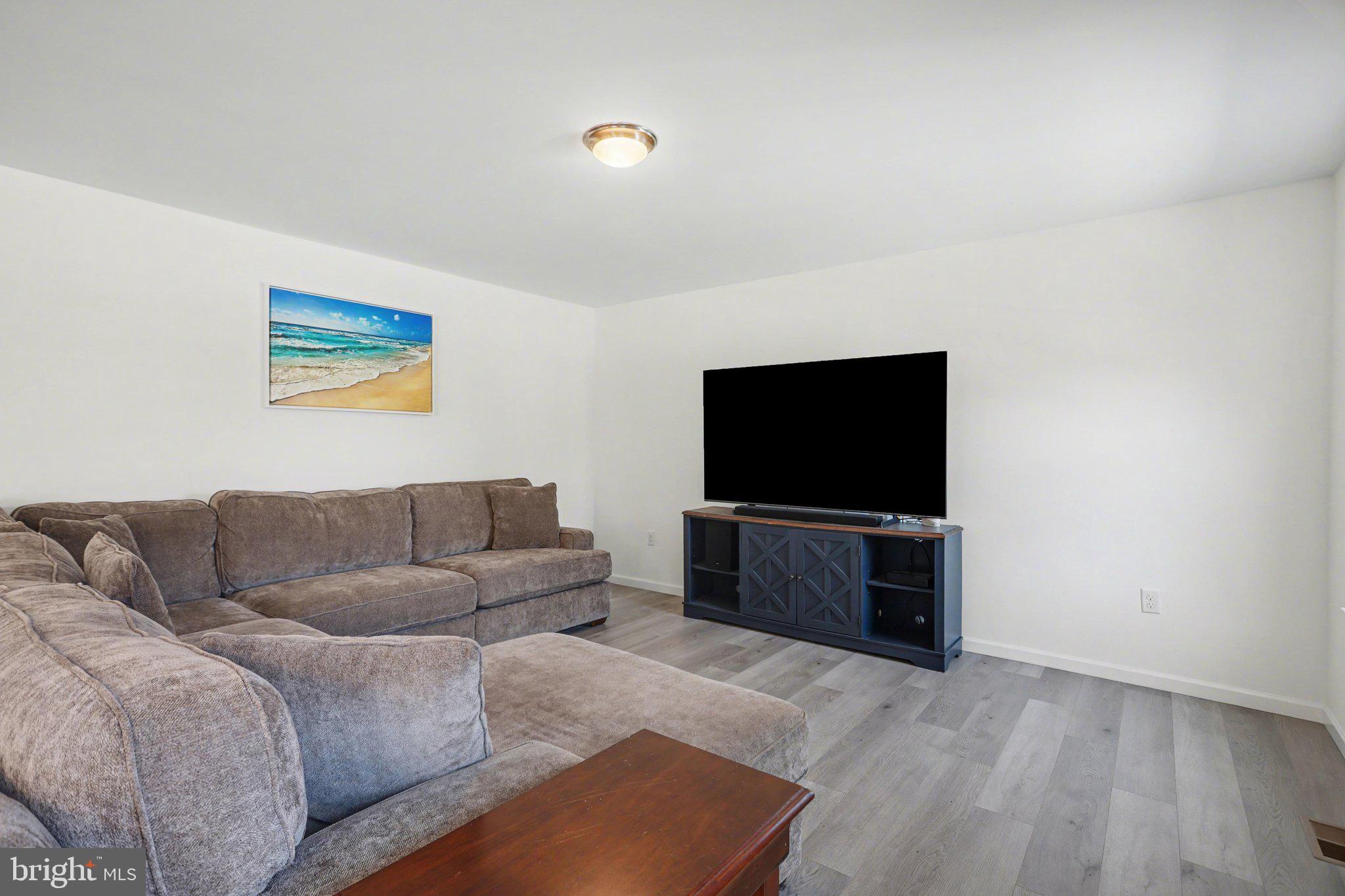 THE SEASONS - Residential