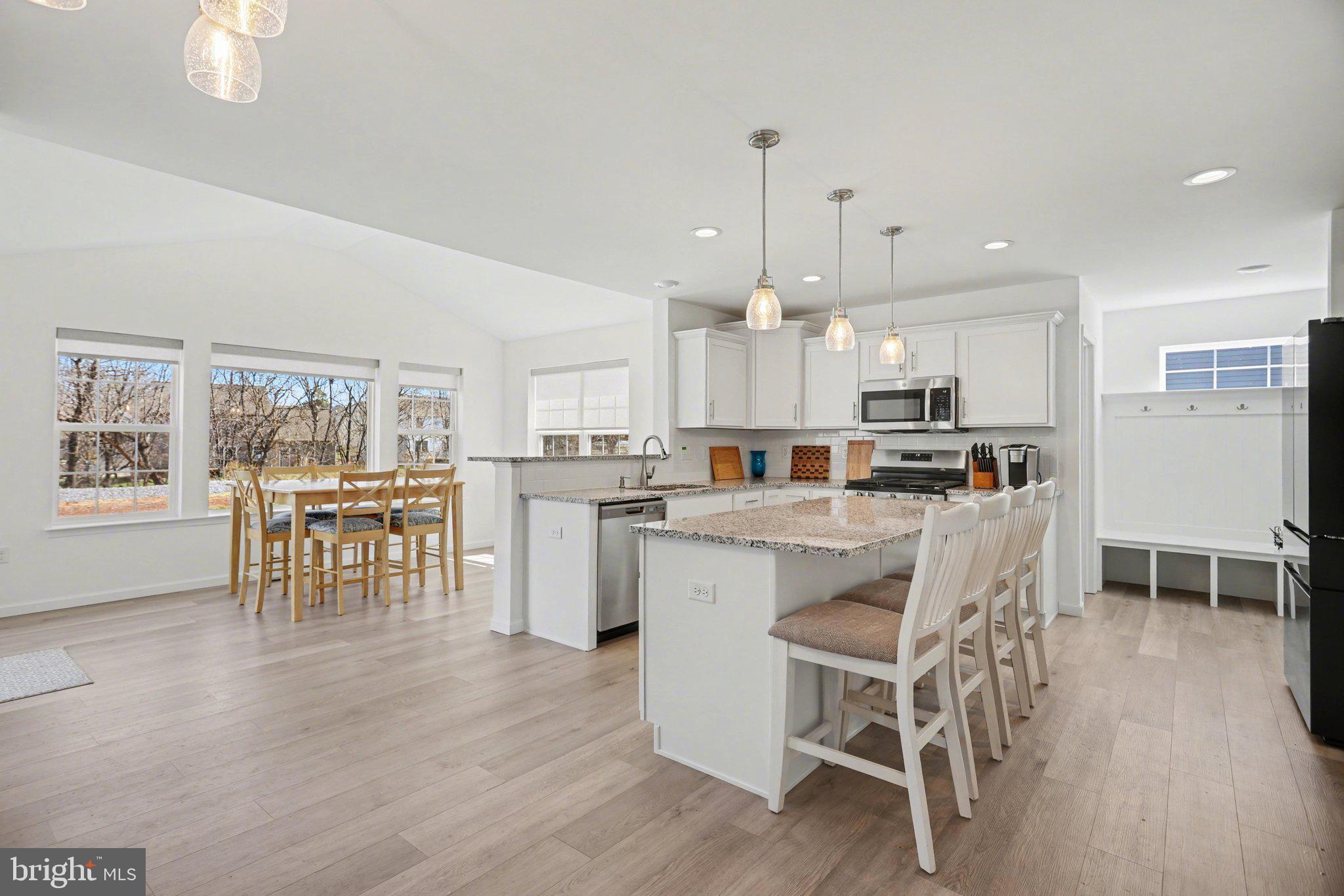 THE SEASONS - Residential