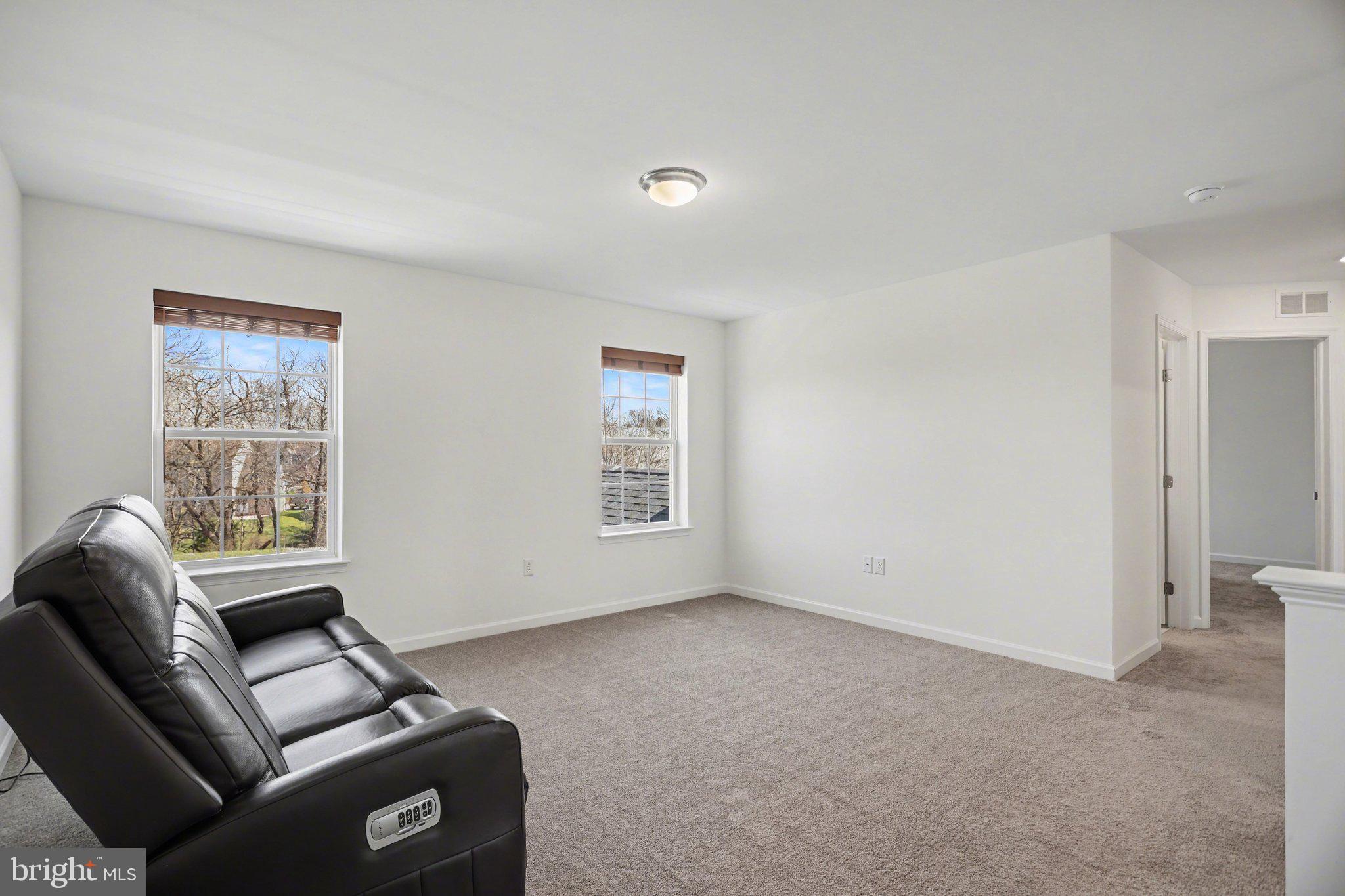 THE SEASONS - Residential