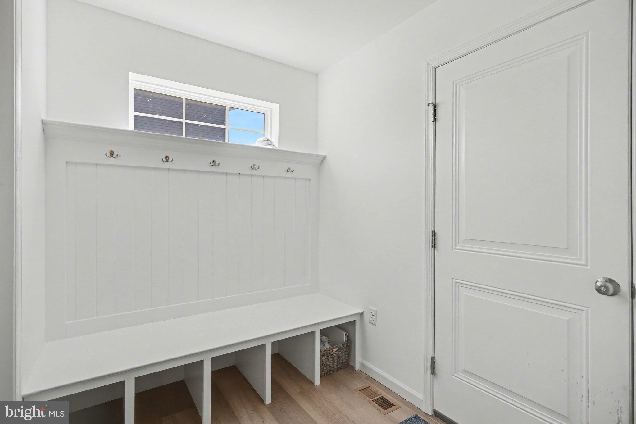 THE SEASONS - Residential