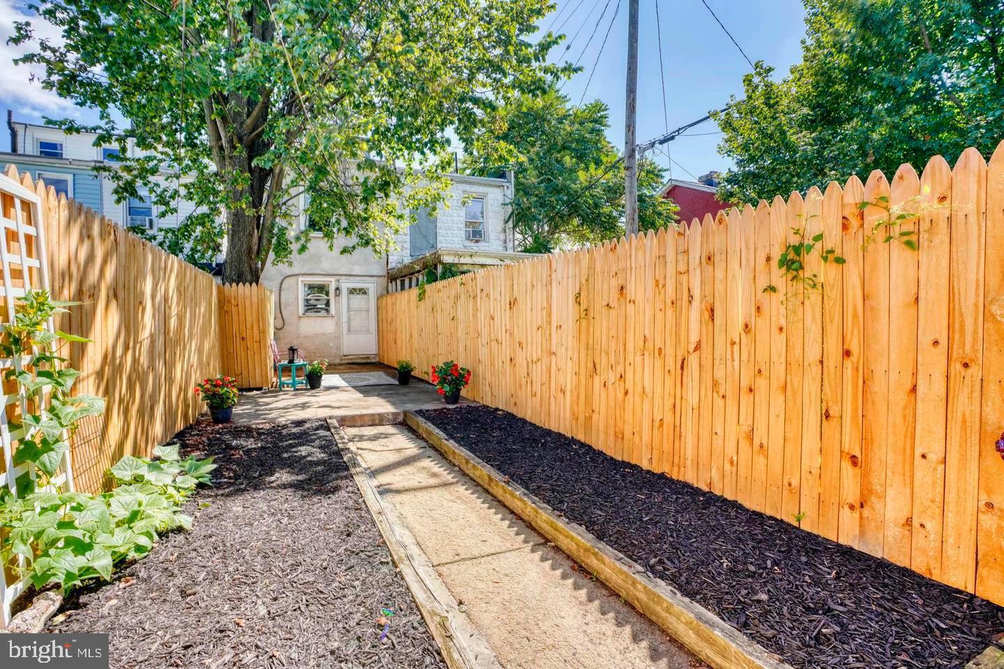 3302 CHESTNUT AVENUE