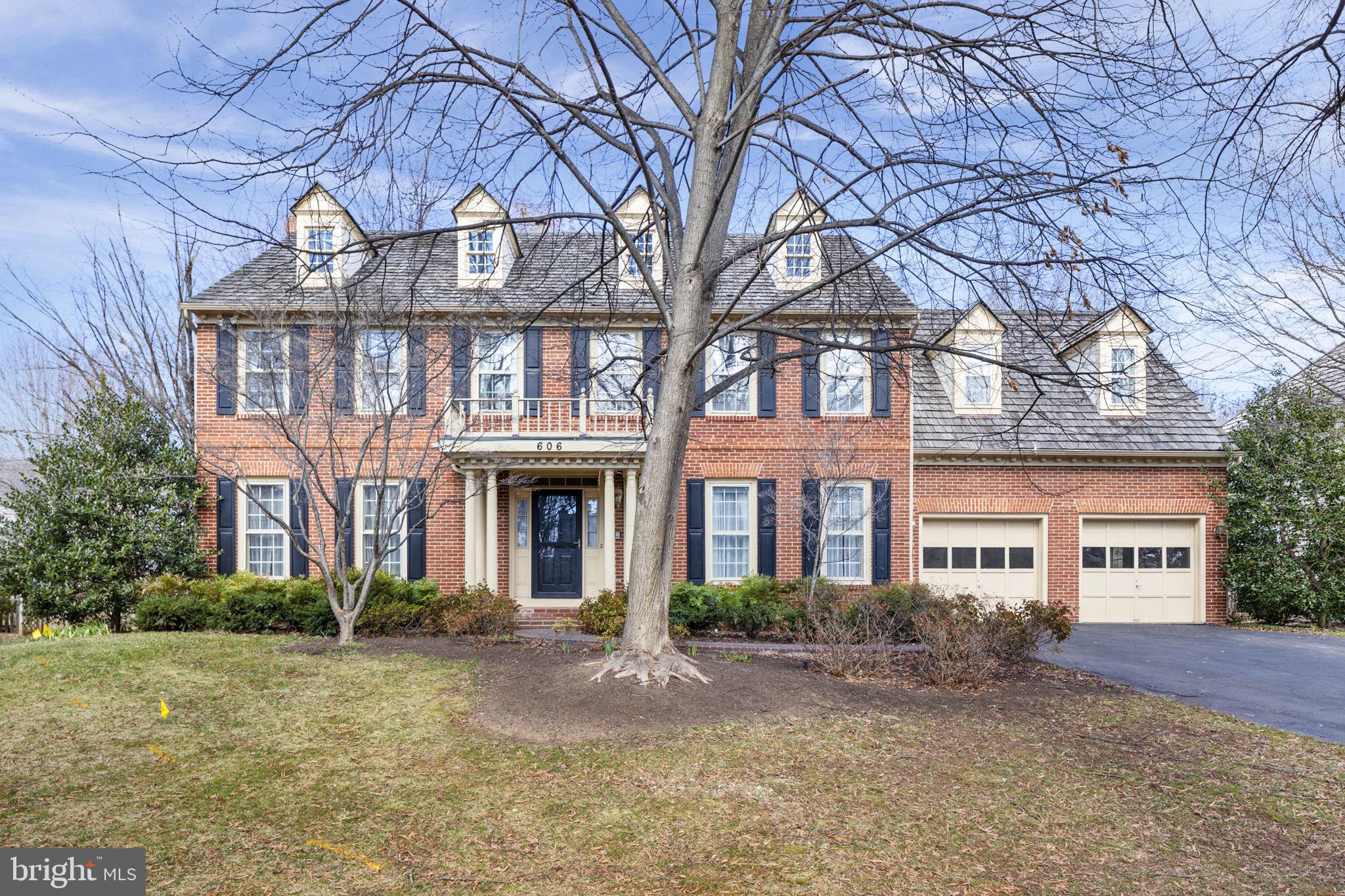 WOODLEA MANOR - Residential