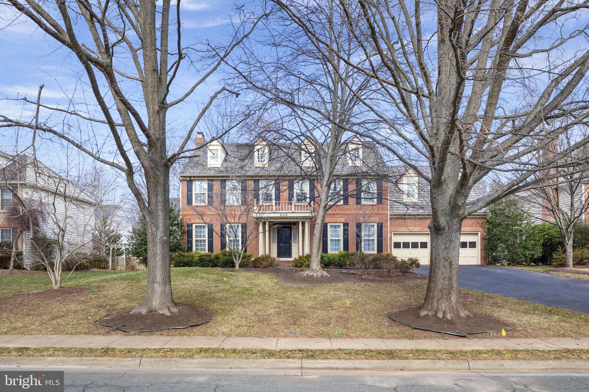 WOODLEA MANOR - Residential