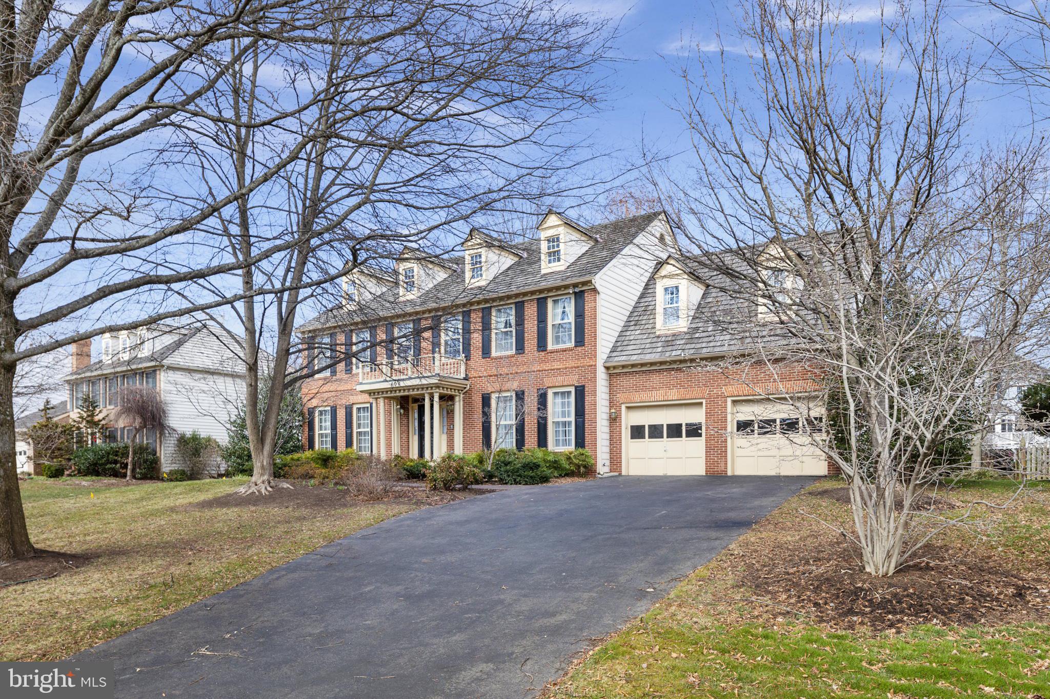 WOODLEA MANOR - Residential