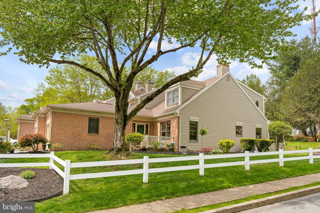 Photo of 1801 SPRING RIDGE LN, LANCASTER, PA 17603 (MLS # PALA2034142)