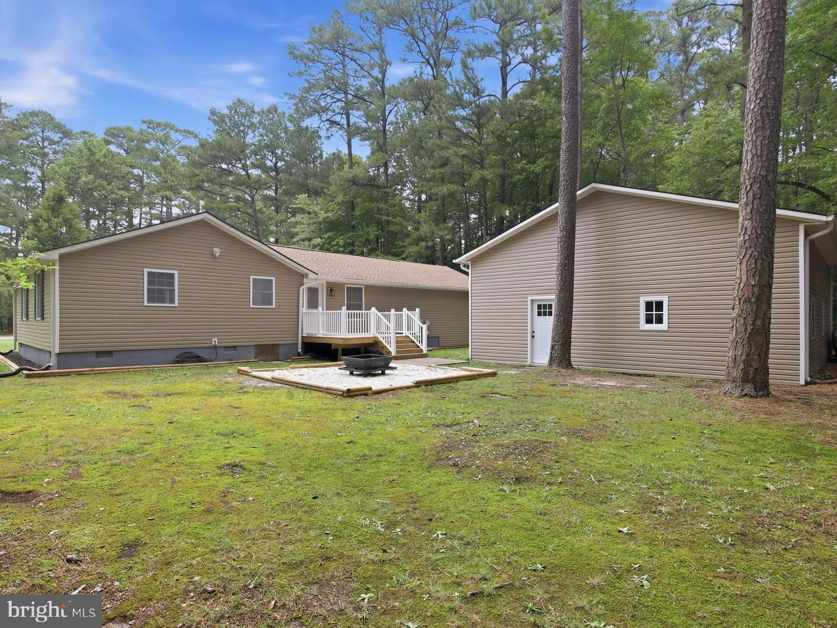 105 PELICAN WAY