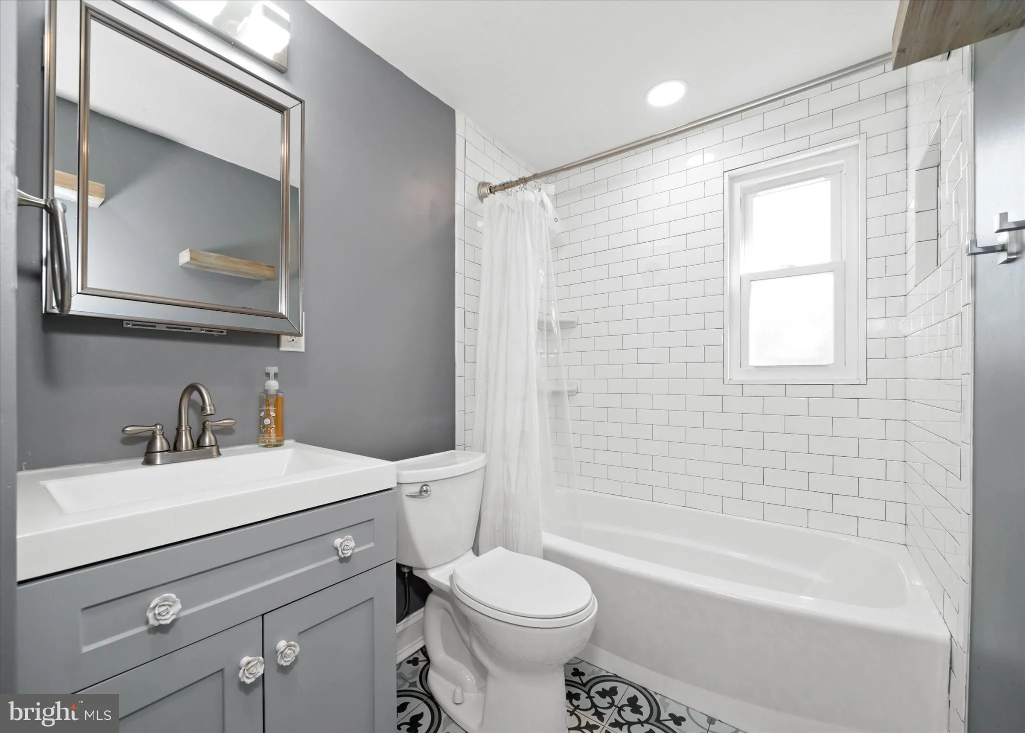 New Castle, Delaware 19720, United States, 3 Bedrooms Bedrooms, ,1 BathroomBathrooms,Residential,Contingent,157601