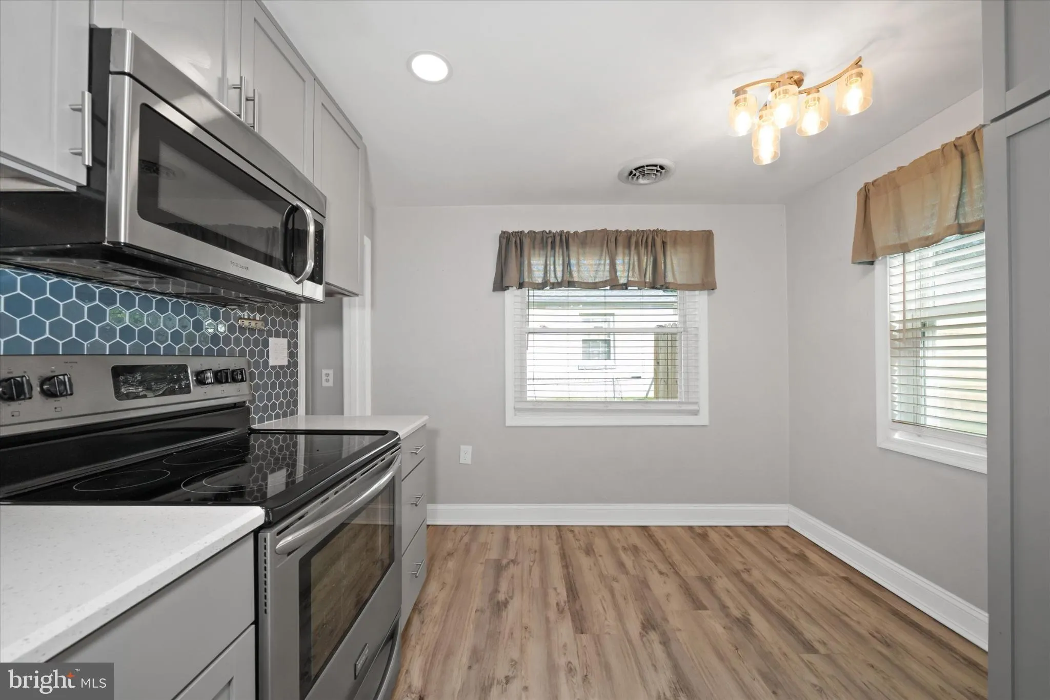 New Castle, Delaware 19720, United States, 3 Bedrooms Bedrooms, ,1 BathroomBathrooms,Residential,Contingent,157601