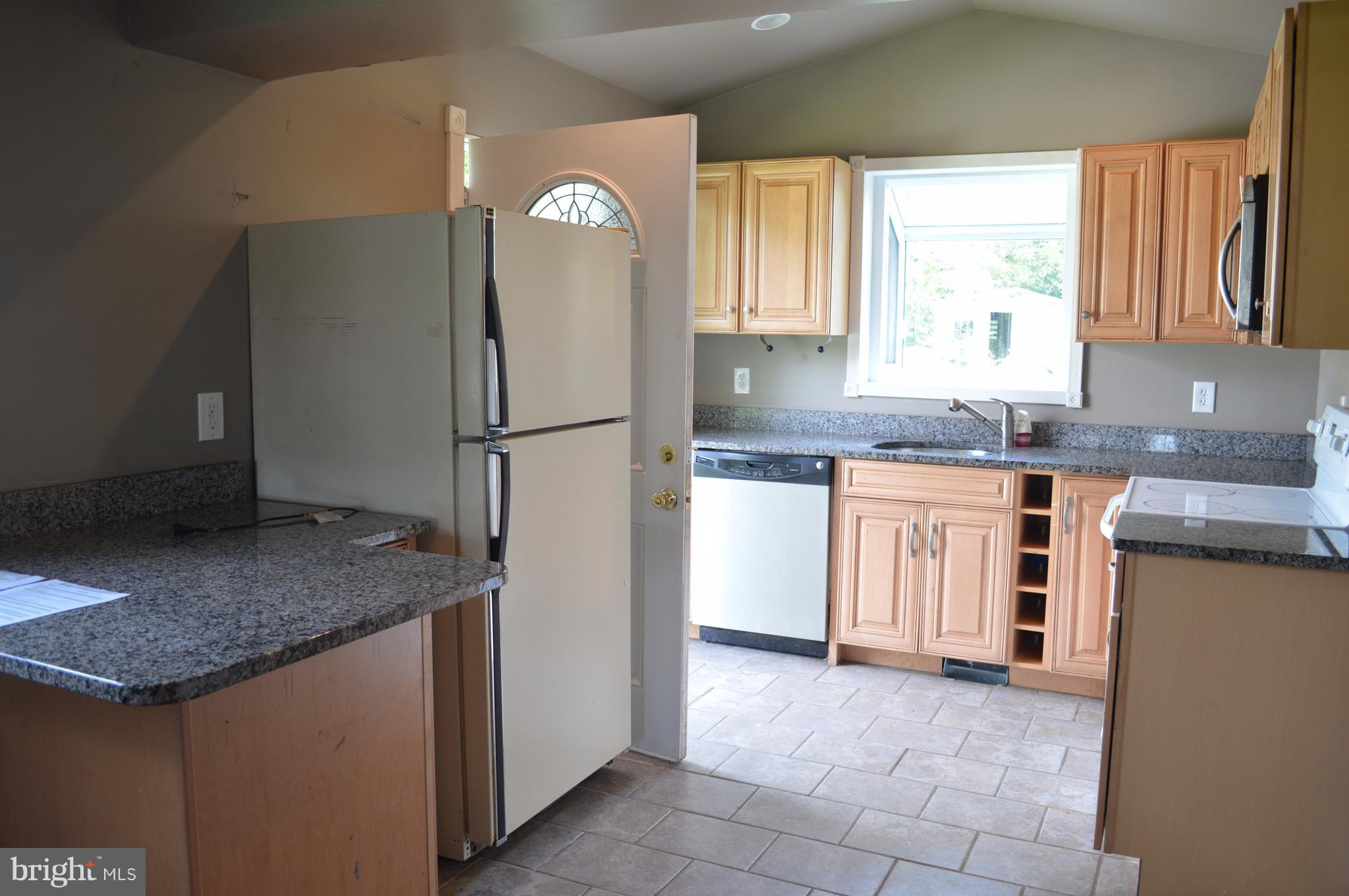 POWHATAN BEACH - Residential