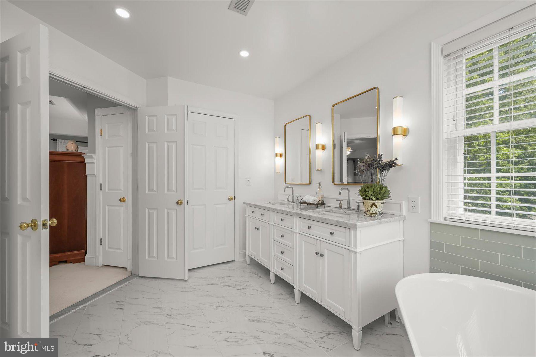 STRADFORD HALL - Residential