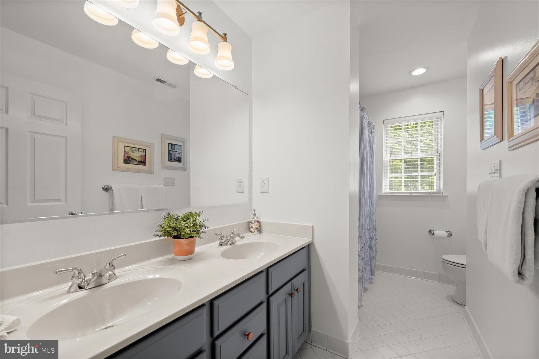 STRADFORD HALL - Residential