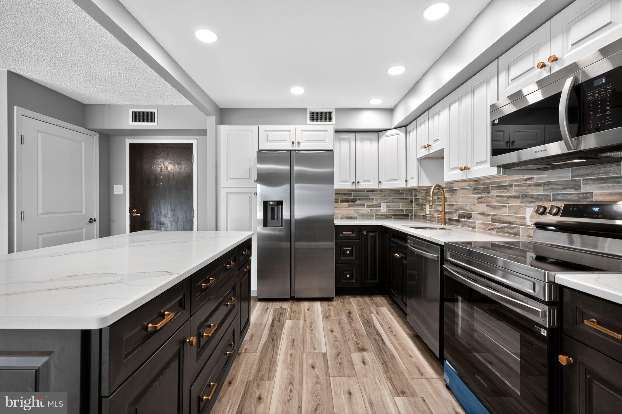 VALLEY FORGE TOWER - Residential