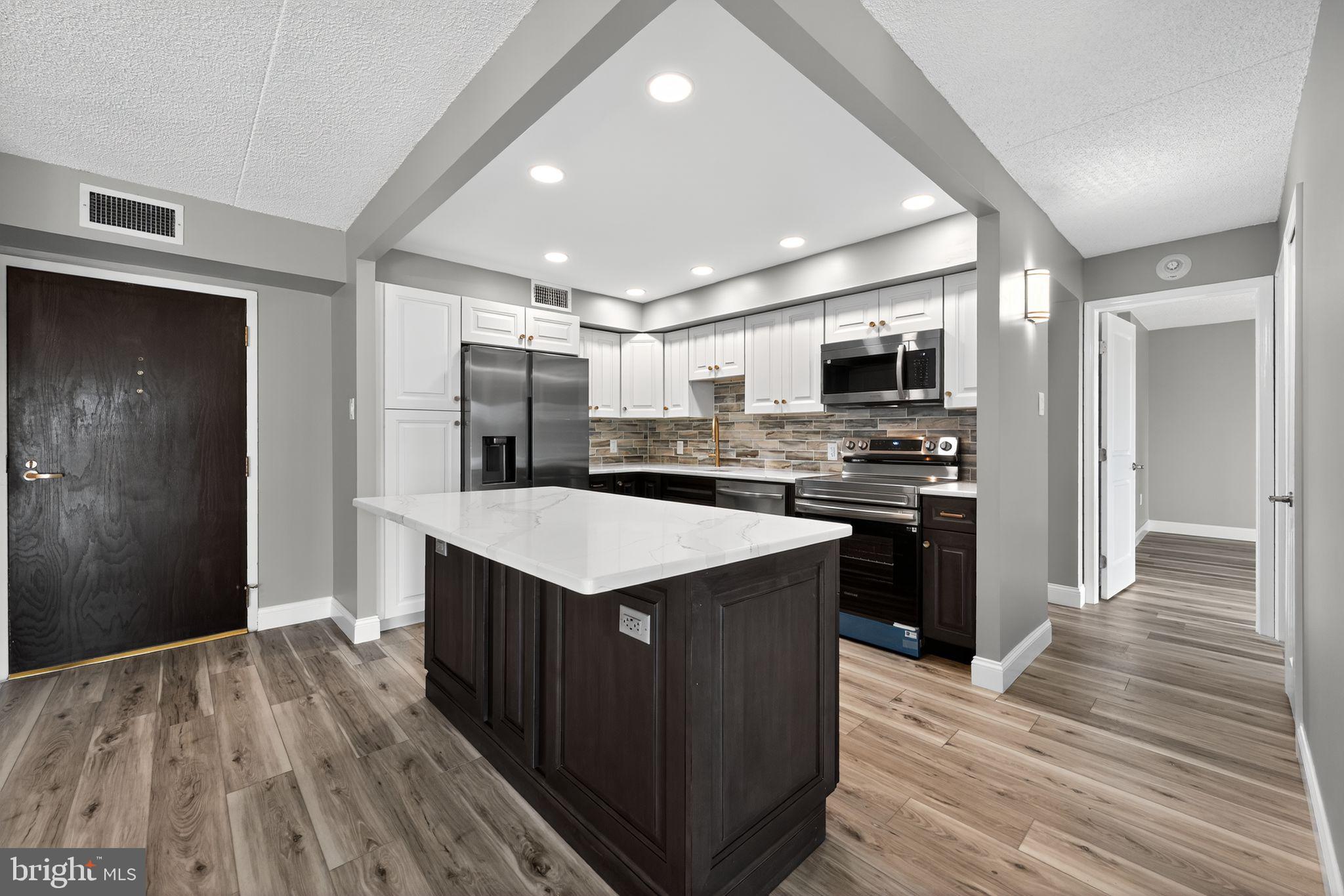 VALLEY FORGE TOWER - Residential