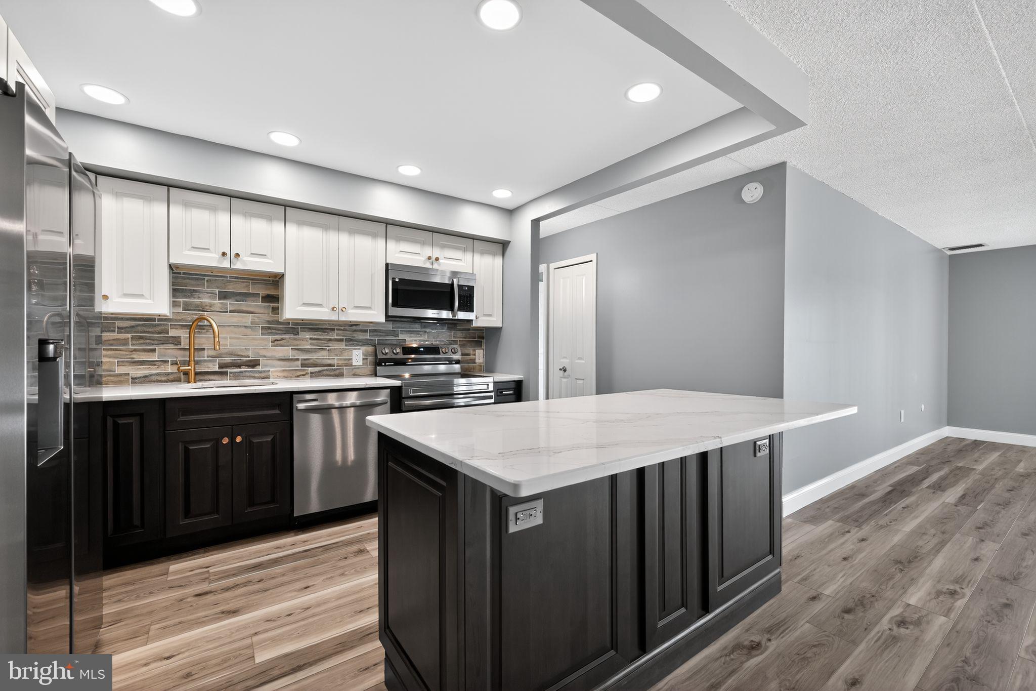 VALLEY FORGE TOWER - Residential