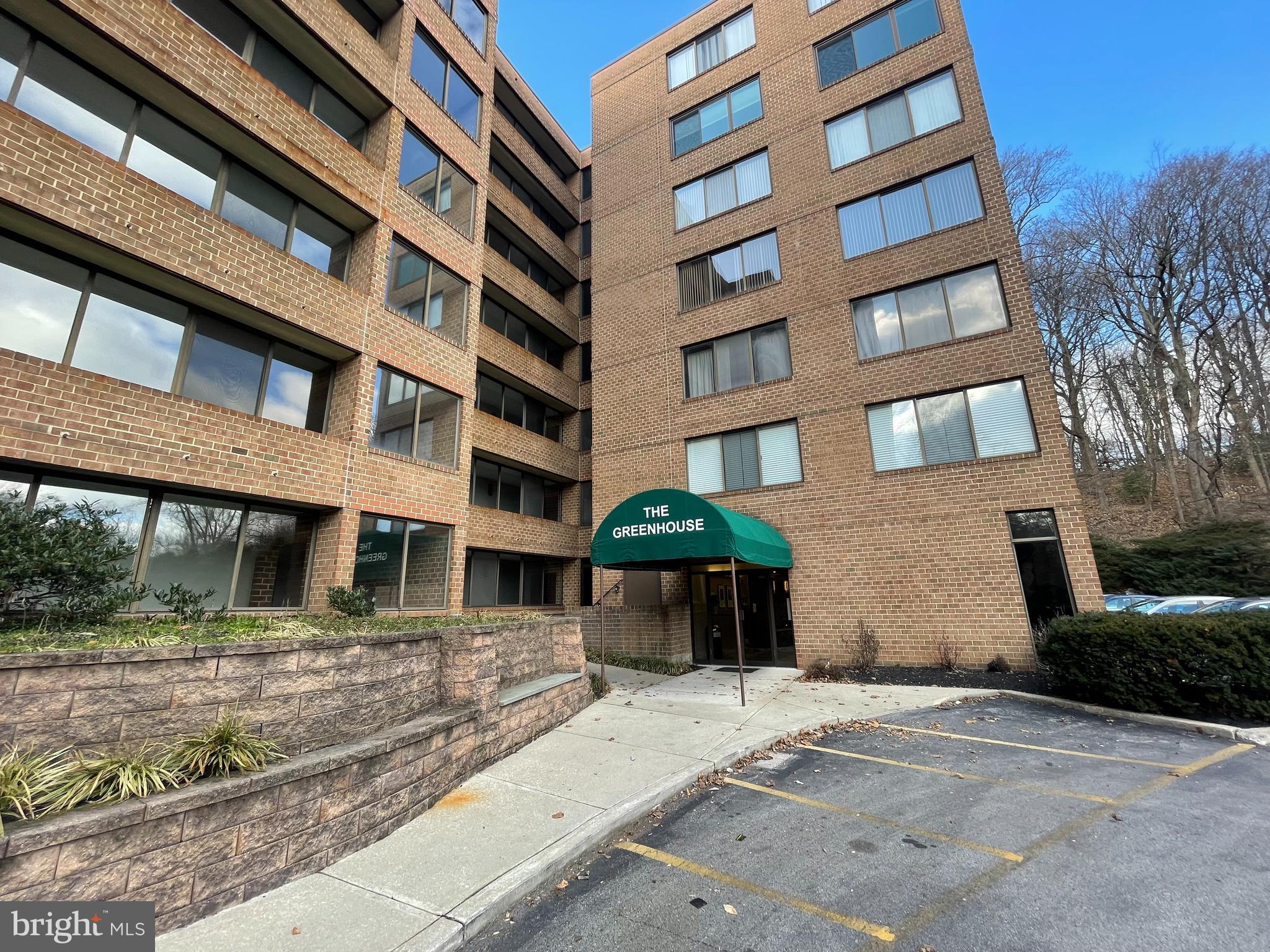 Great 2 bedroom, 2 full bath updated at the Greenhouse... This is a boutique condominium in a awesome location convenient to center city, Manayunk, the Main Line and walking distance to a Lower Merion trail.
Great living room with glass doors opens to a 14' enclosed private balcony overlooking the woods, two bright bedrooms with lots of closets, two full bathrooms and laundry. There is an additional basement storage space and assigned parking space.
ALL OFFERS DUE SUNDAY BY 8 PM.
