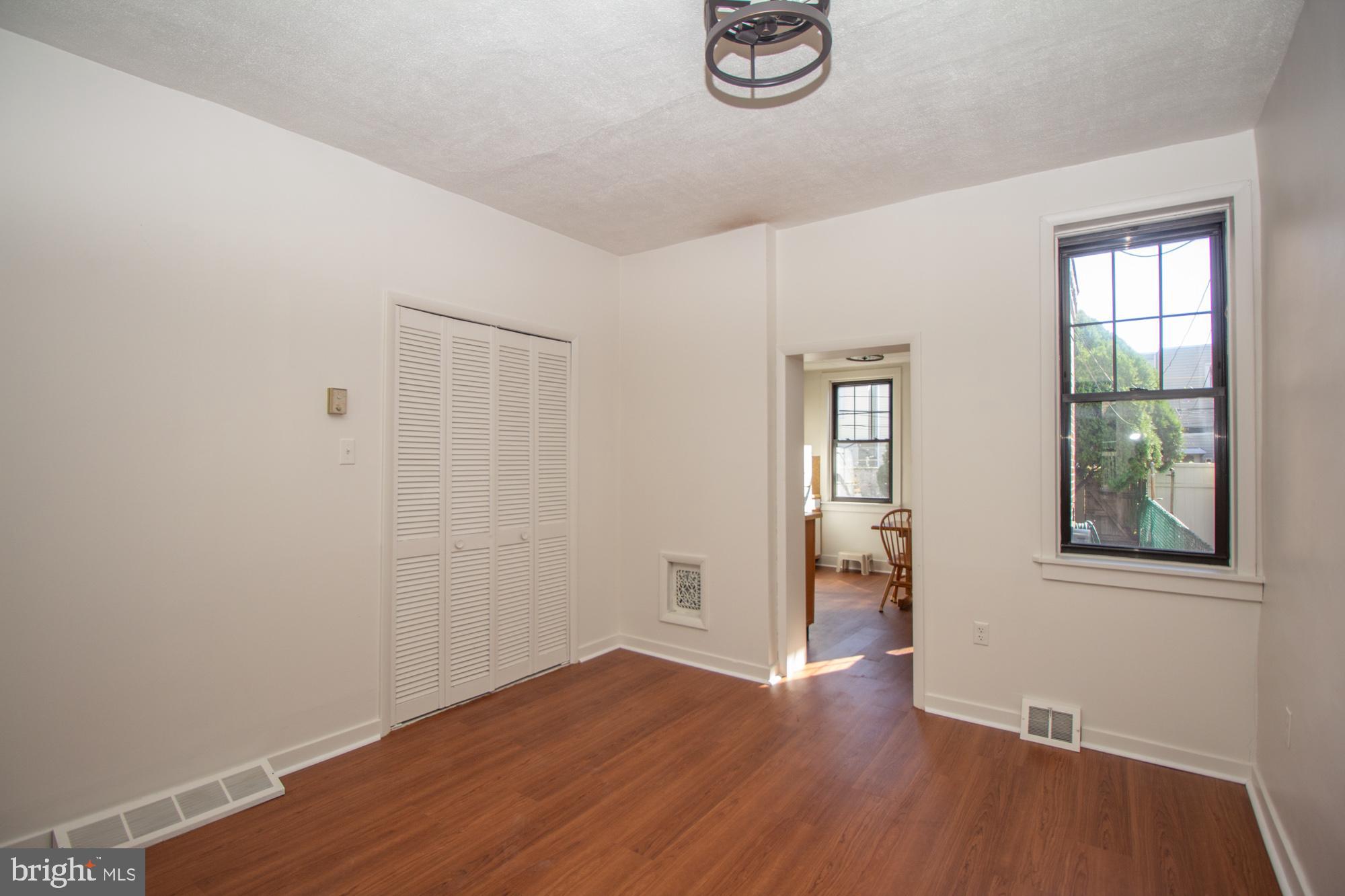 PORT RICHMOND - Residential Lease