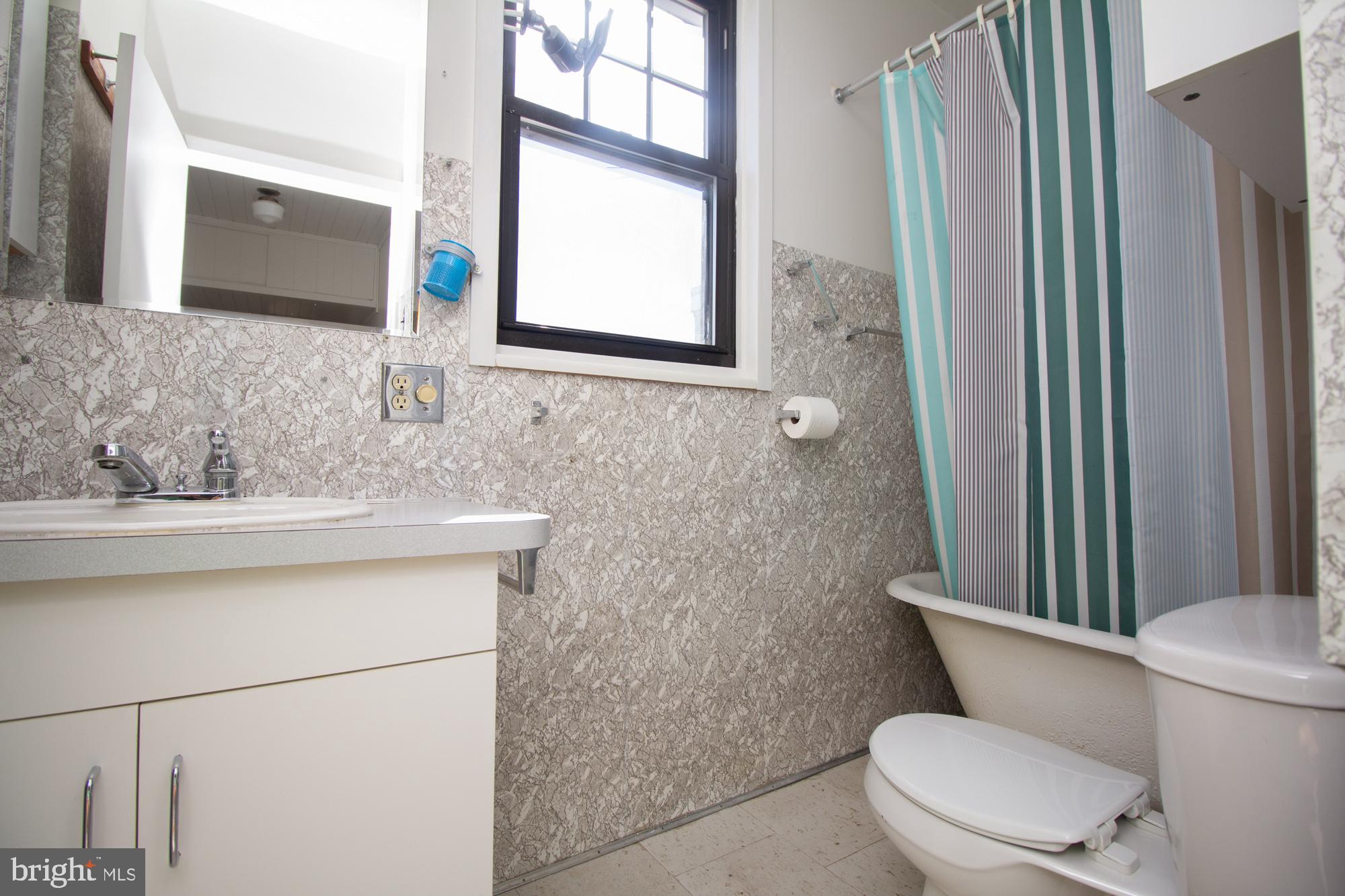 PORT RICHMOND - Residential Lease