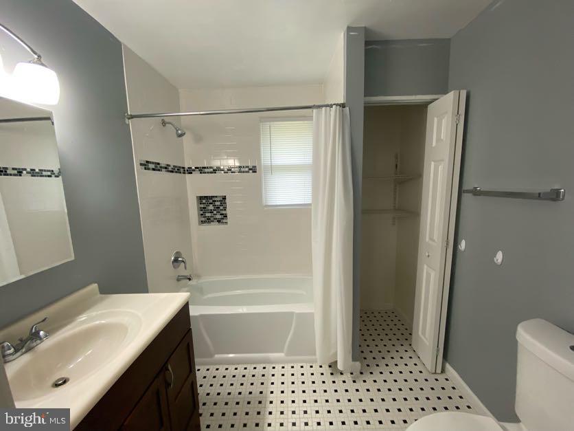 TRIANGLE - Residential Lease