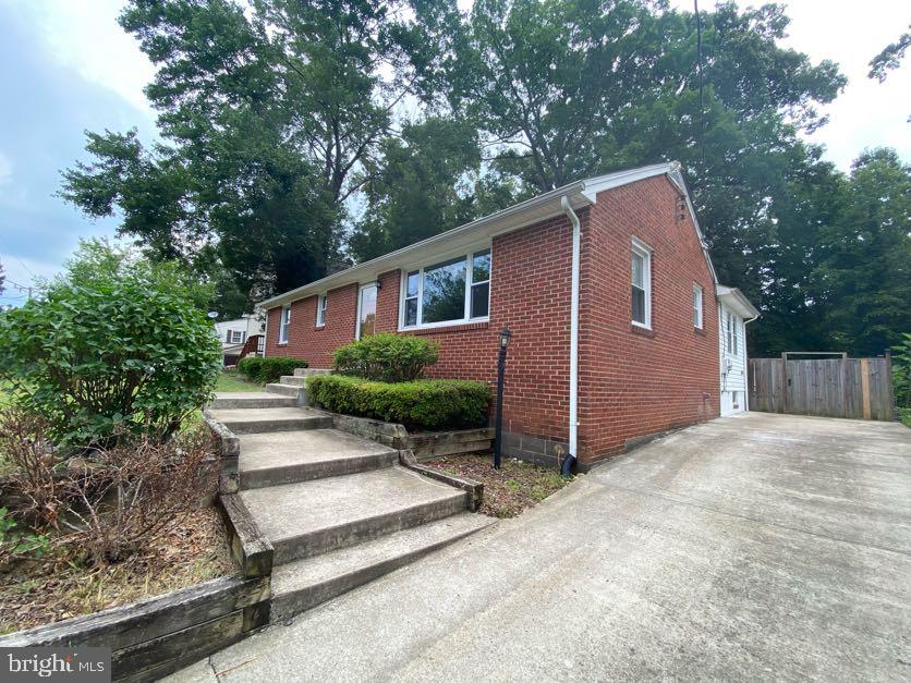 TRIANGLE - Residential Lease