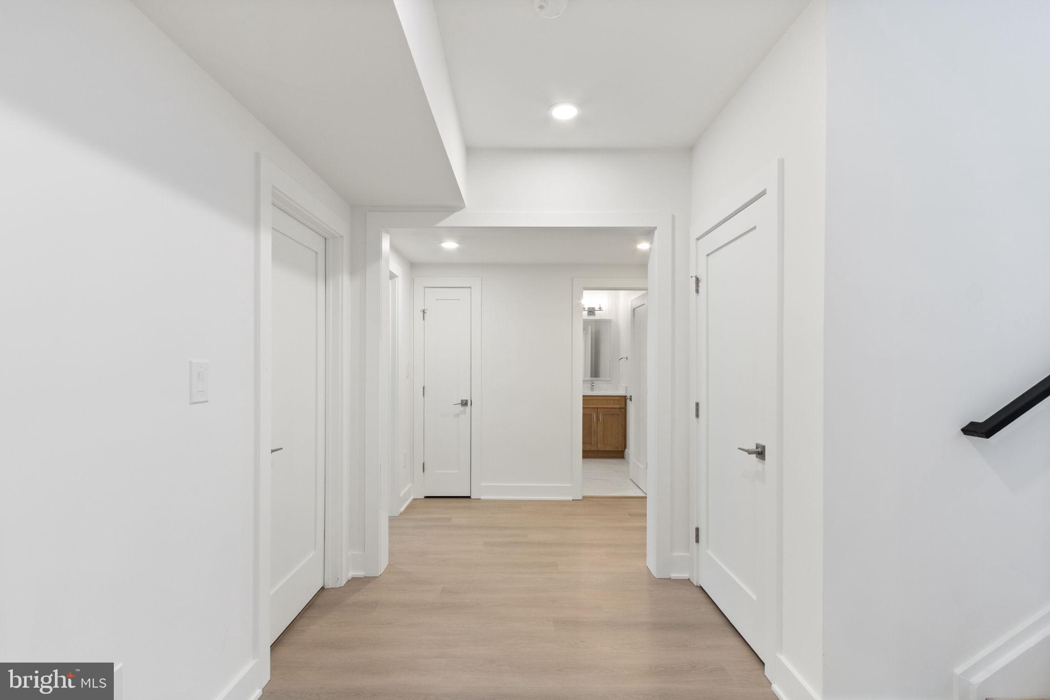 WOOD RUSSELL - Residential