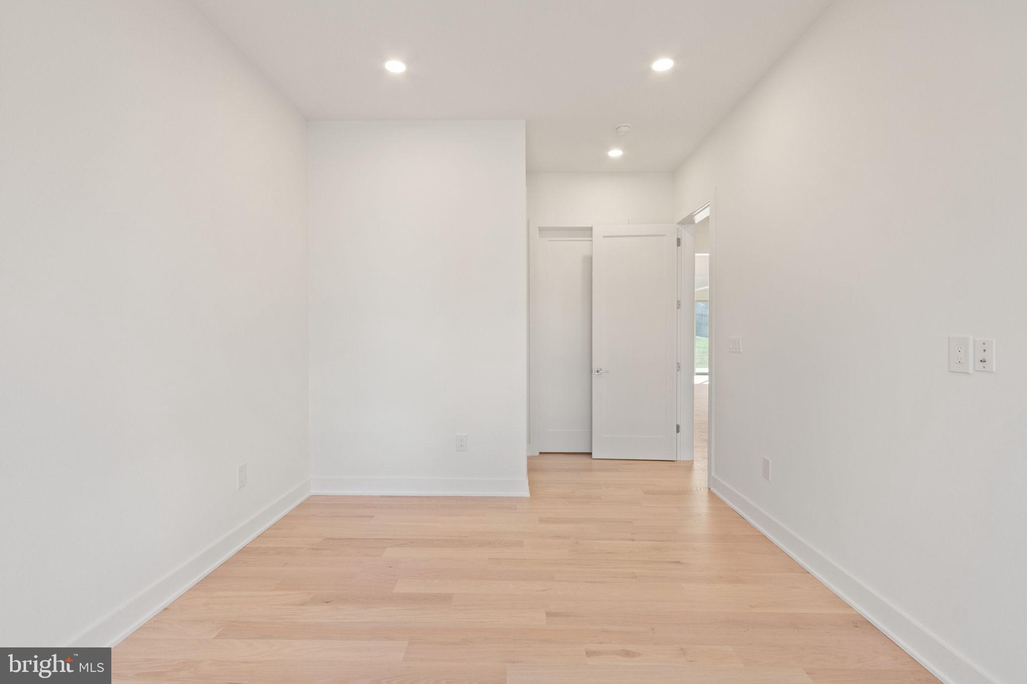 WOOD RUSSELL - Residential