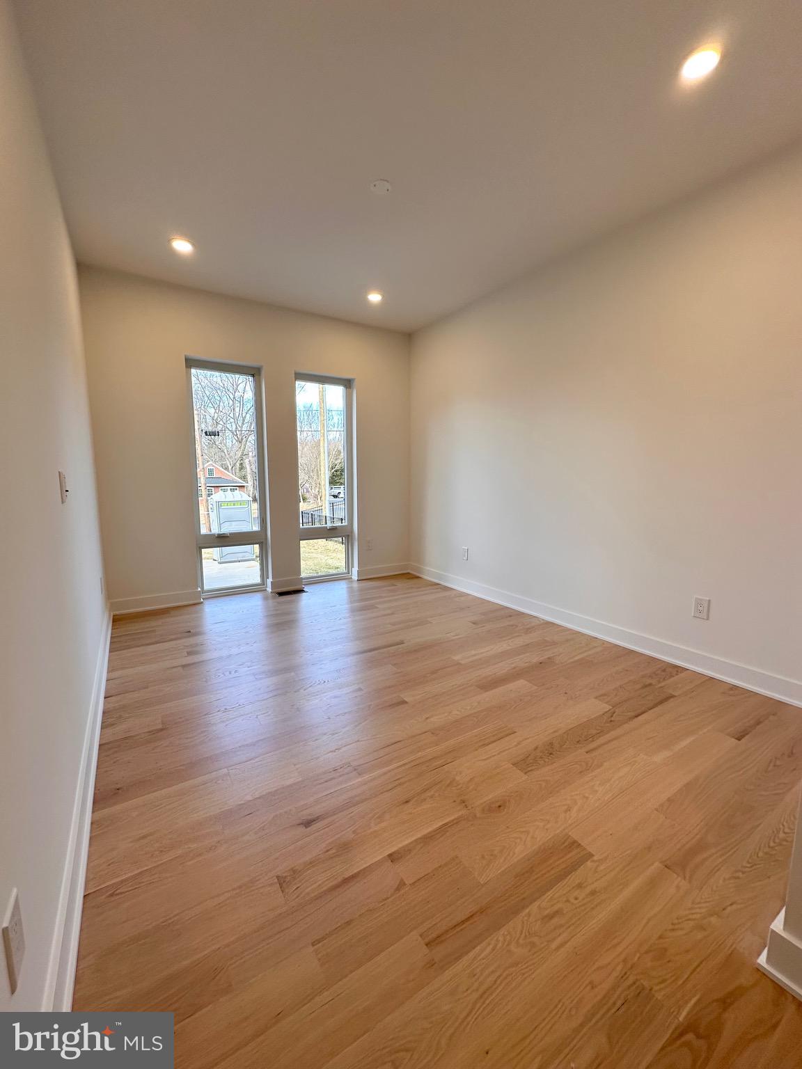 WOOD RUSSELL - Residential