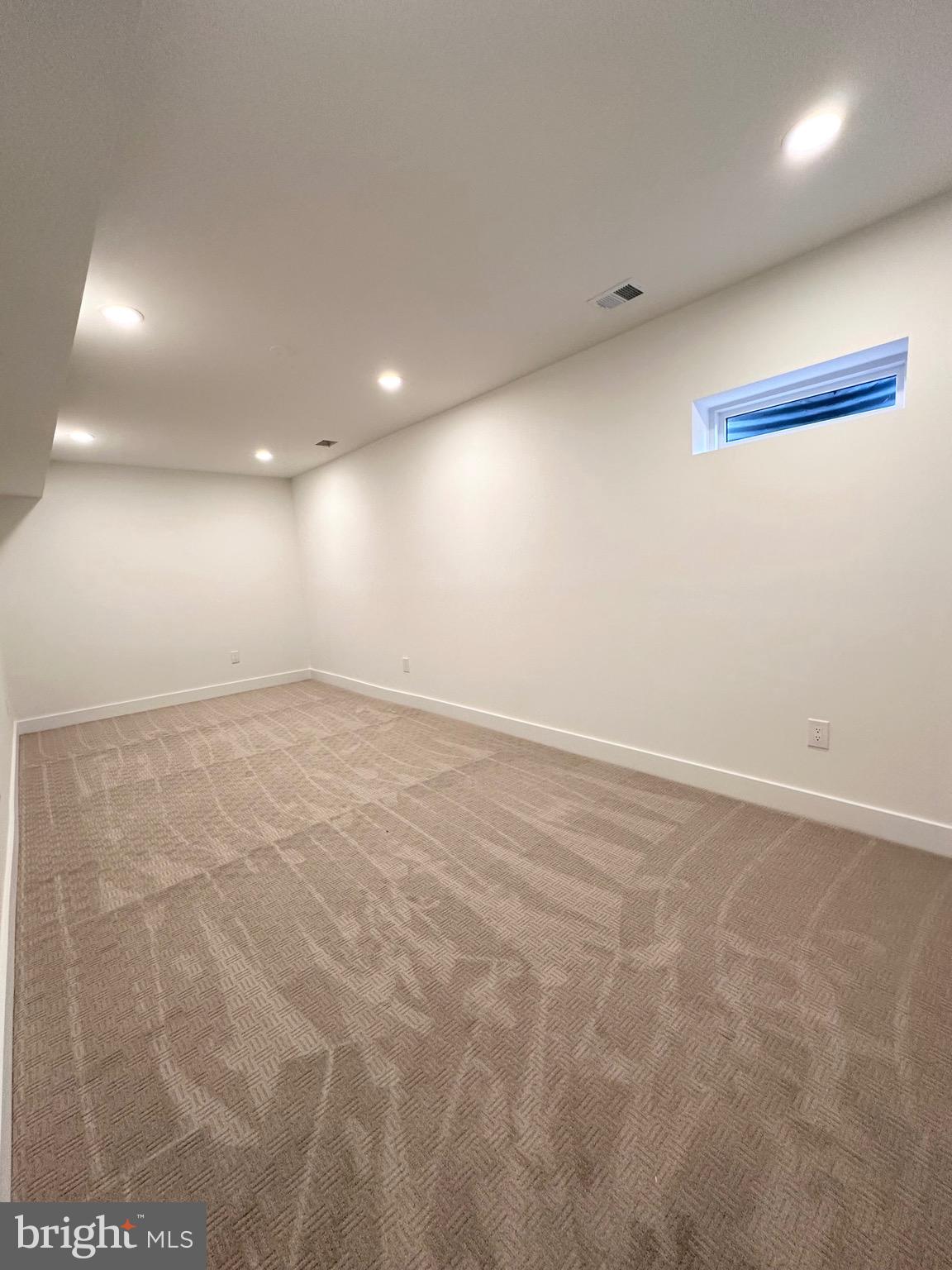 WOOD RUSSELL - Residential