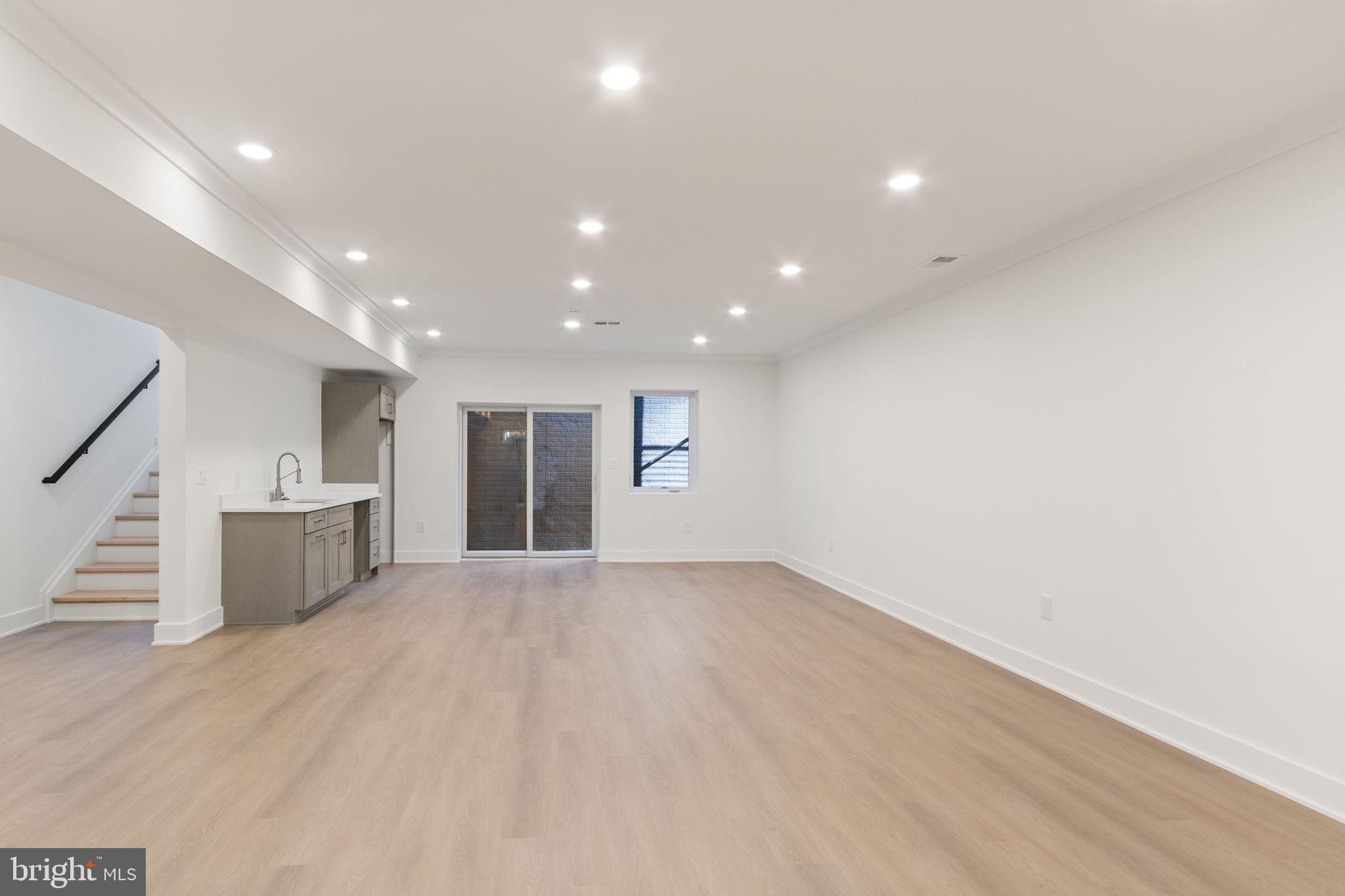 WOOD RUSSELL - Residential