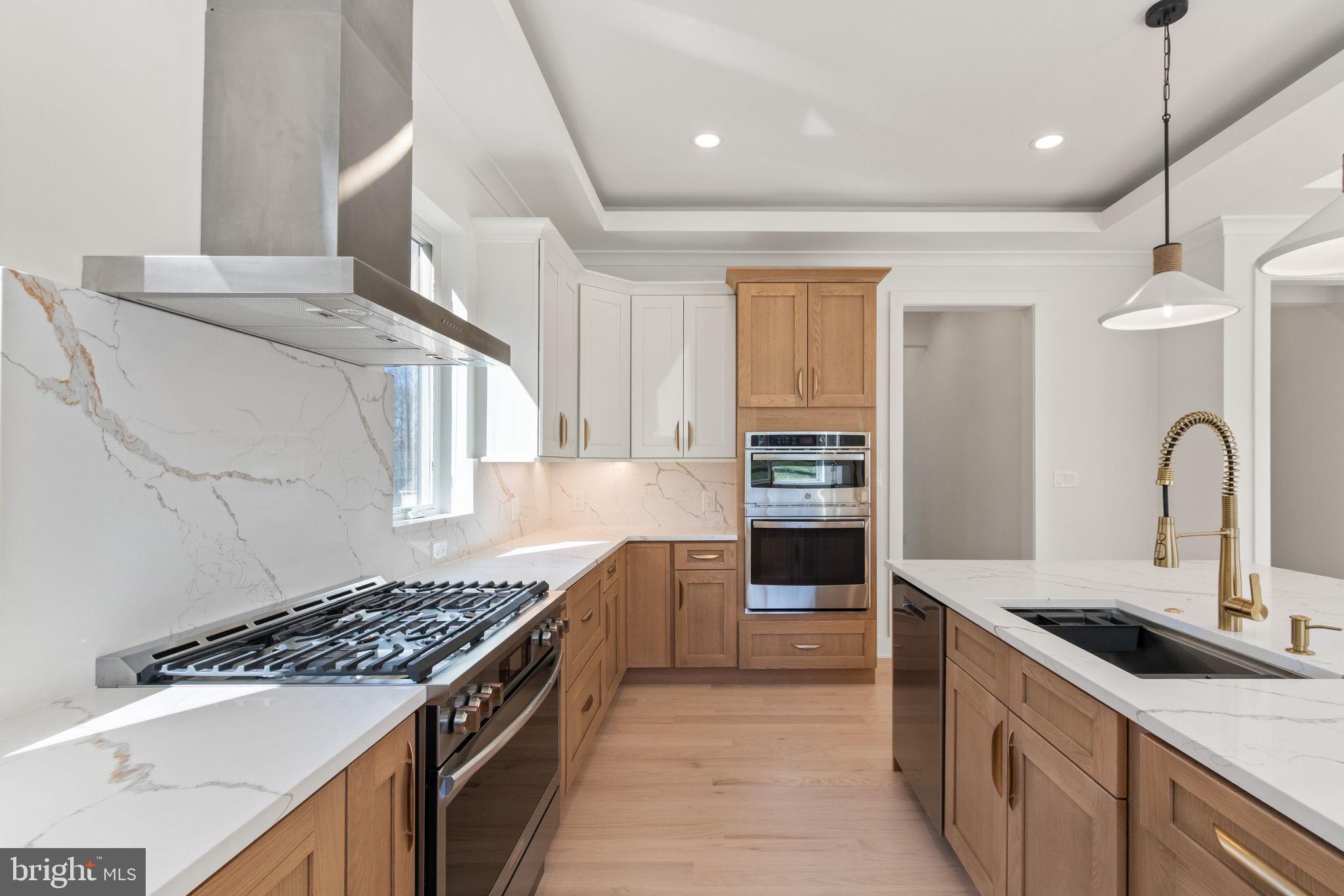 WOOD RUSSELL - Residential