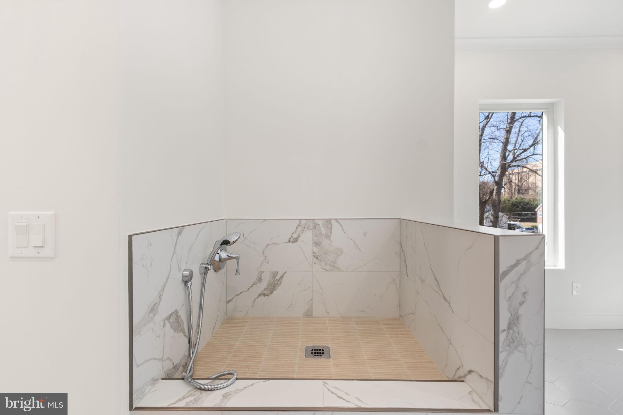 WOOD RUSSELL - Residential