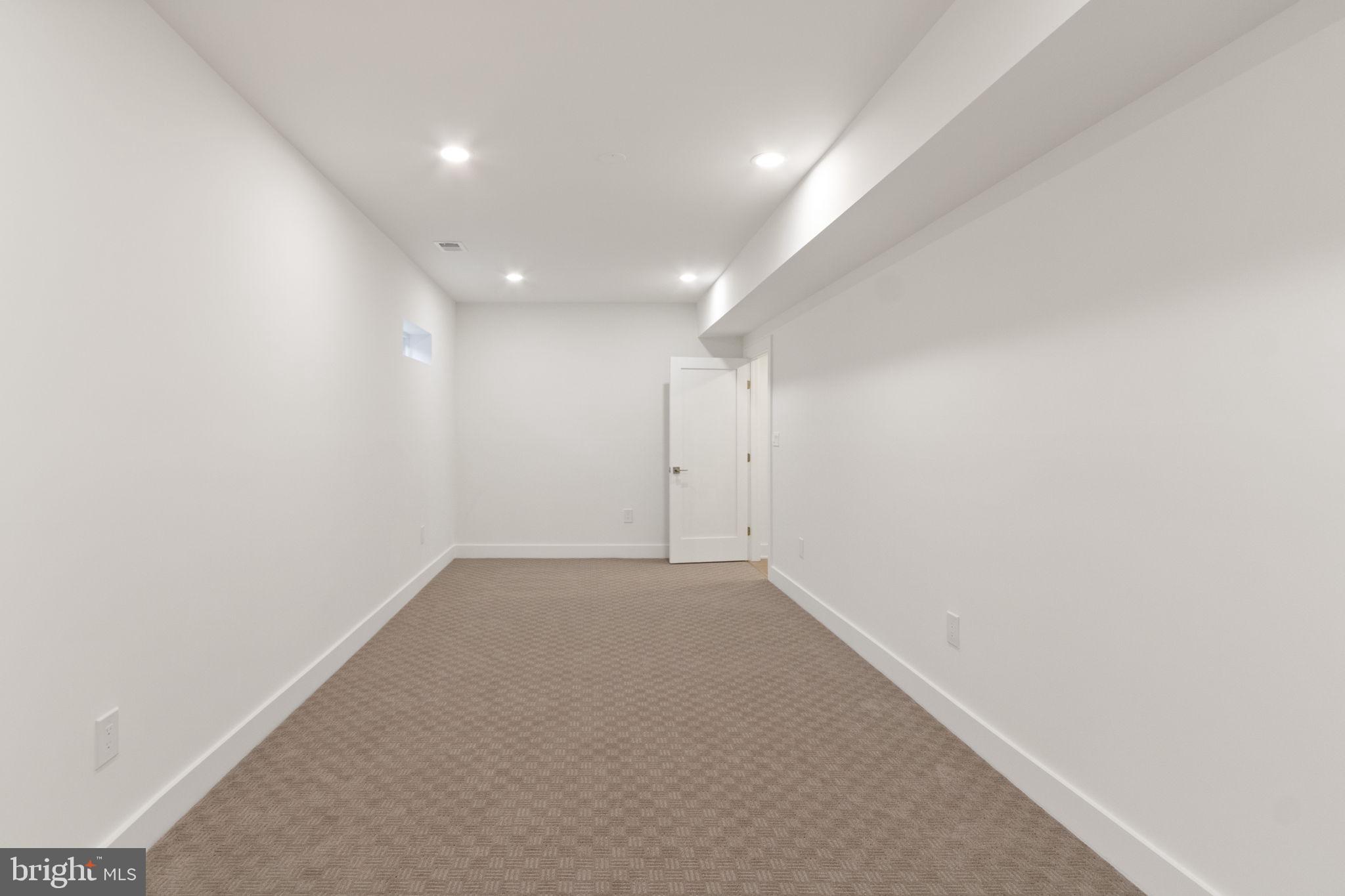 WOOD RUSSELL - Residential