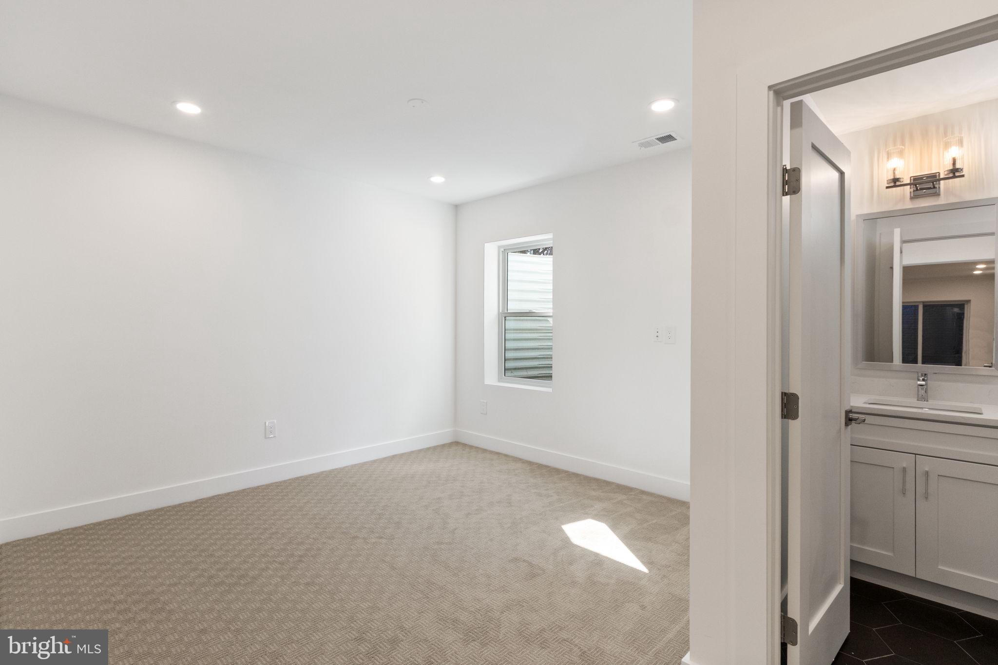 WOOD RUSSELL - Residential