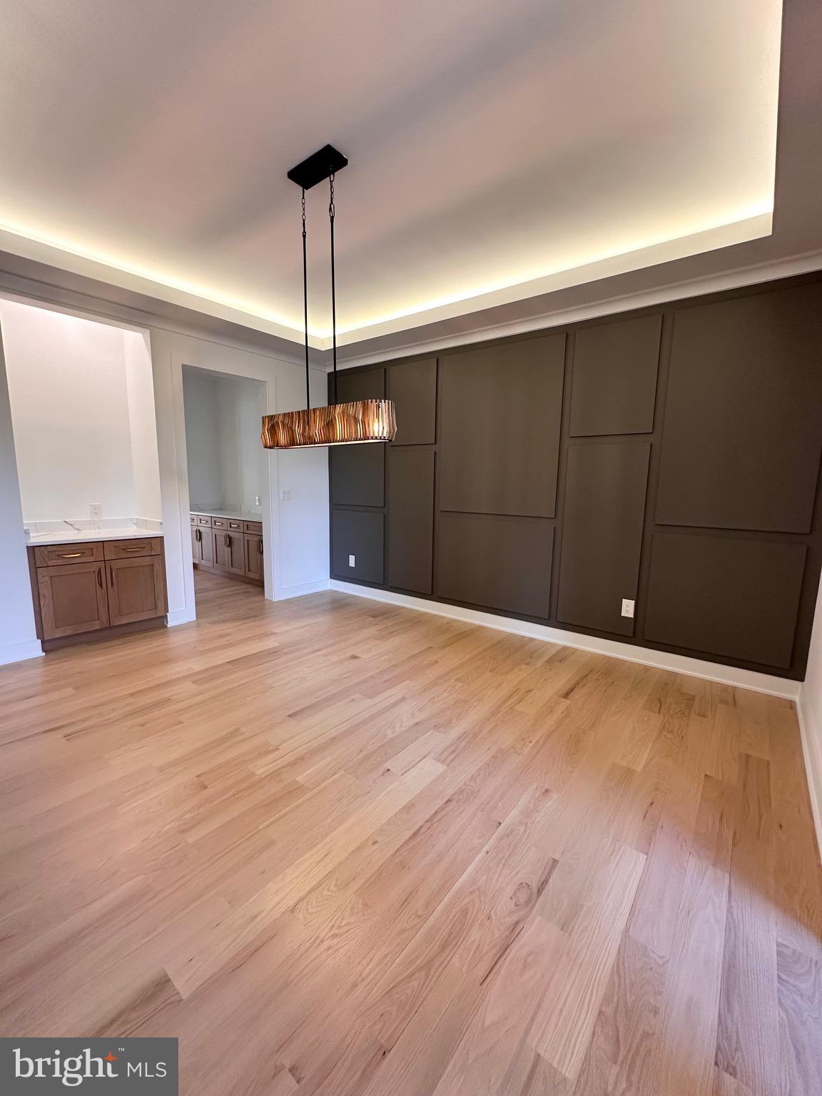 WOOD RUSSELL - Residential